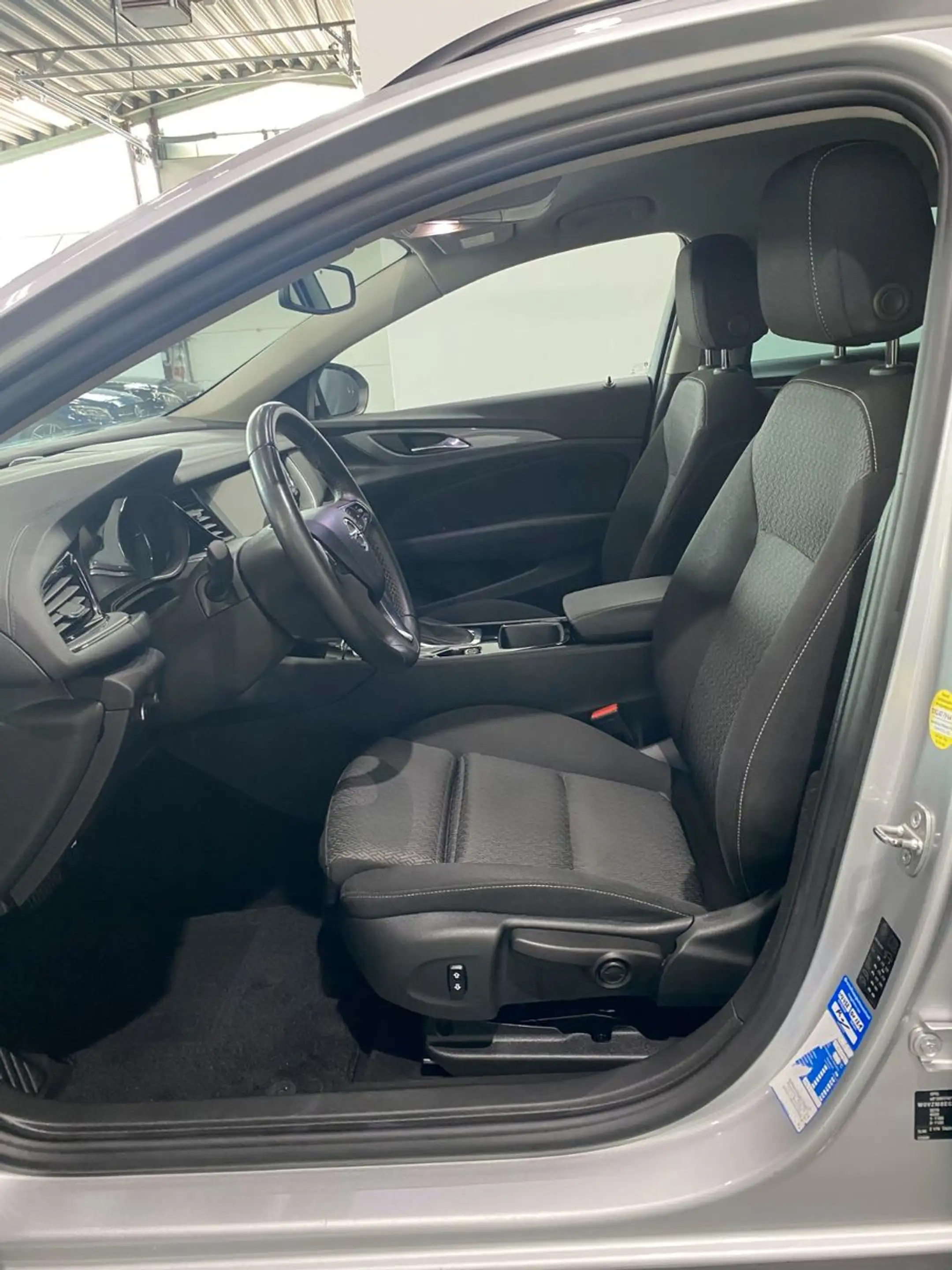 Opel Insignia B 2.0 CDTI Aut. Sports Tourer Edition — photo 11