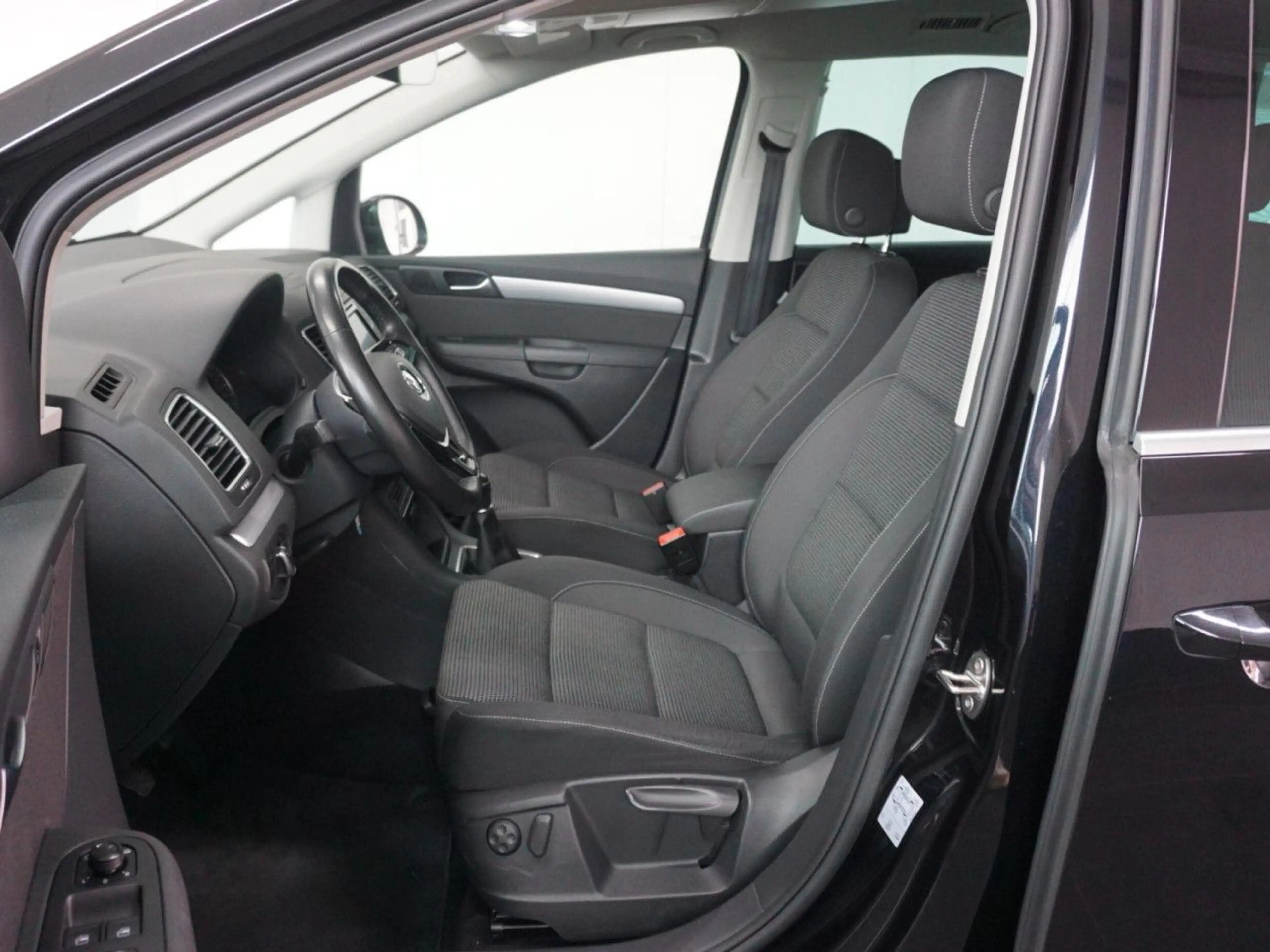 Volkswagen Sharan Comfortline 1.4 TSI 6-Gang Bluetooth Navi — photo 7