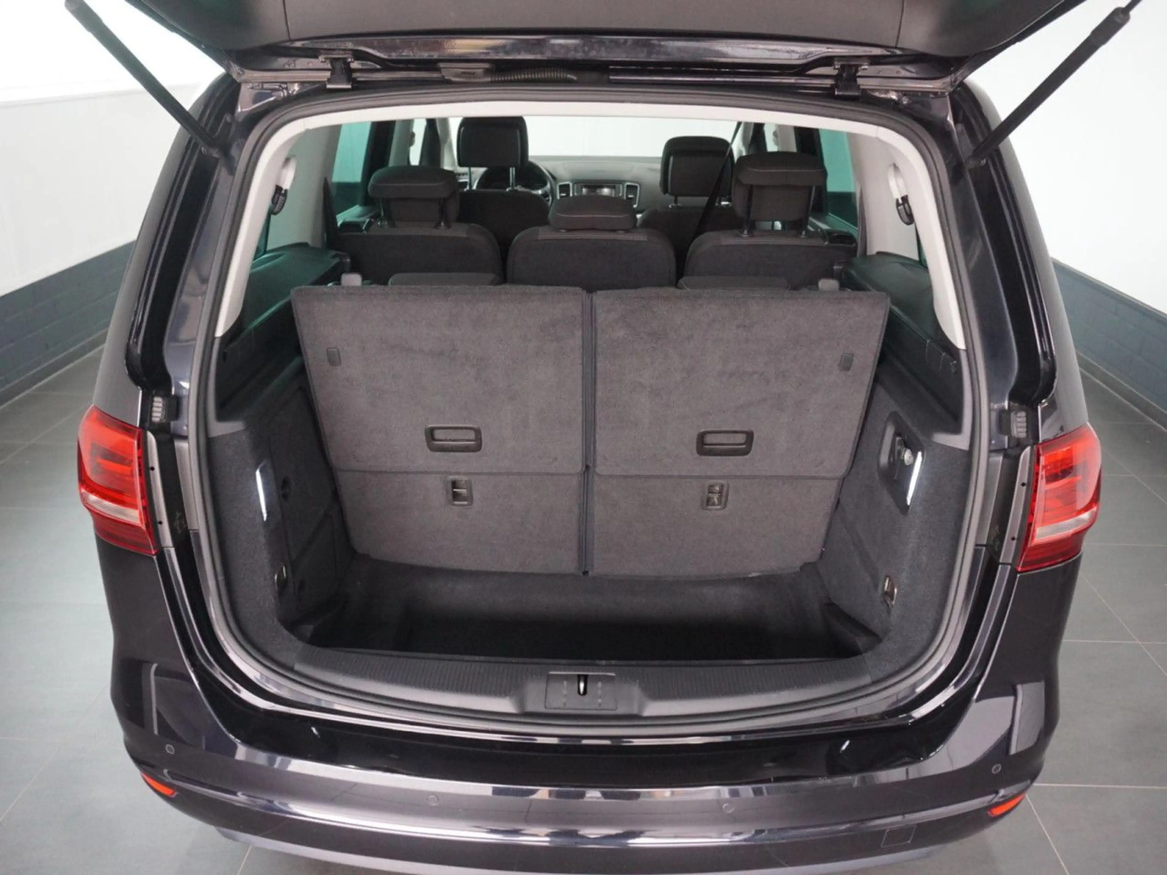 Volkswagen Sharan Comfortline 1.4 TSI 6-Gang Bluetooth Navi — photo 12