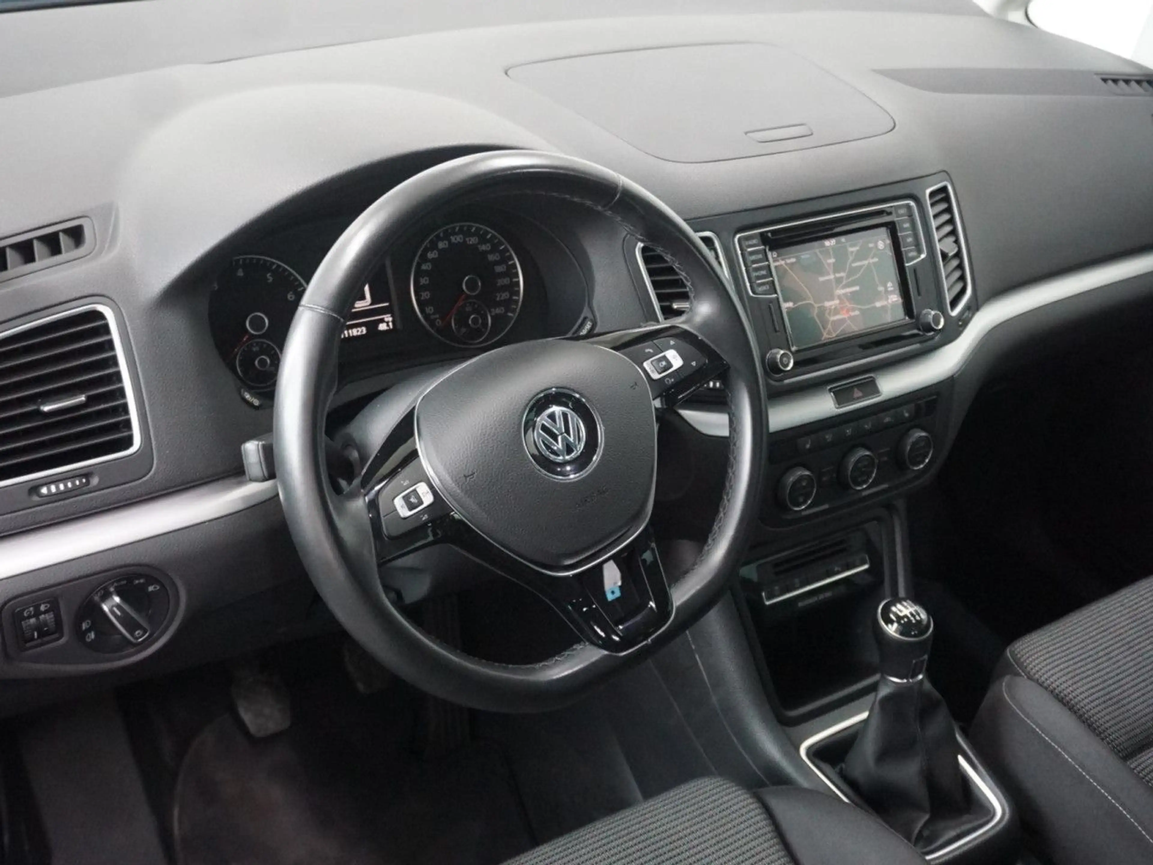 Volkswagen Sharan Comfortline 1.4 TSI 6-Gang Bluetooth Navi — photo 6