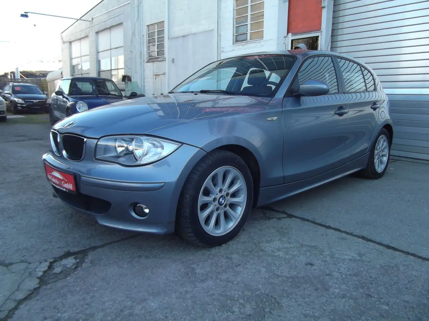 BMW 118 i Automatik, Klima, Sitzheiz. Silber - 1
