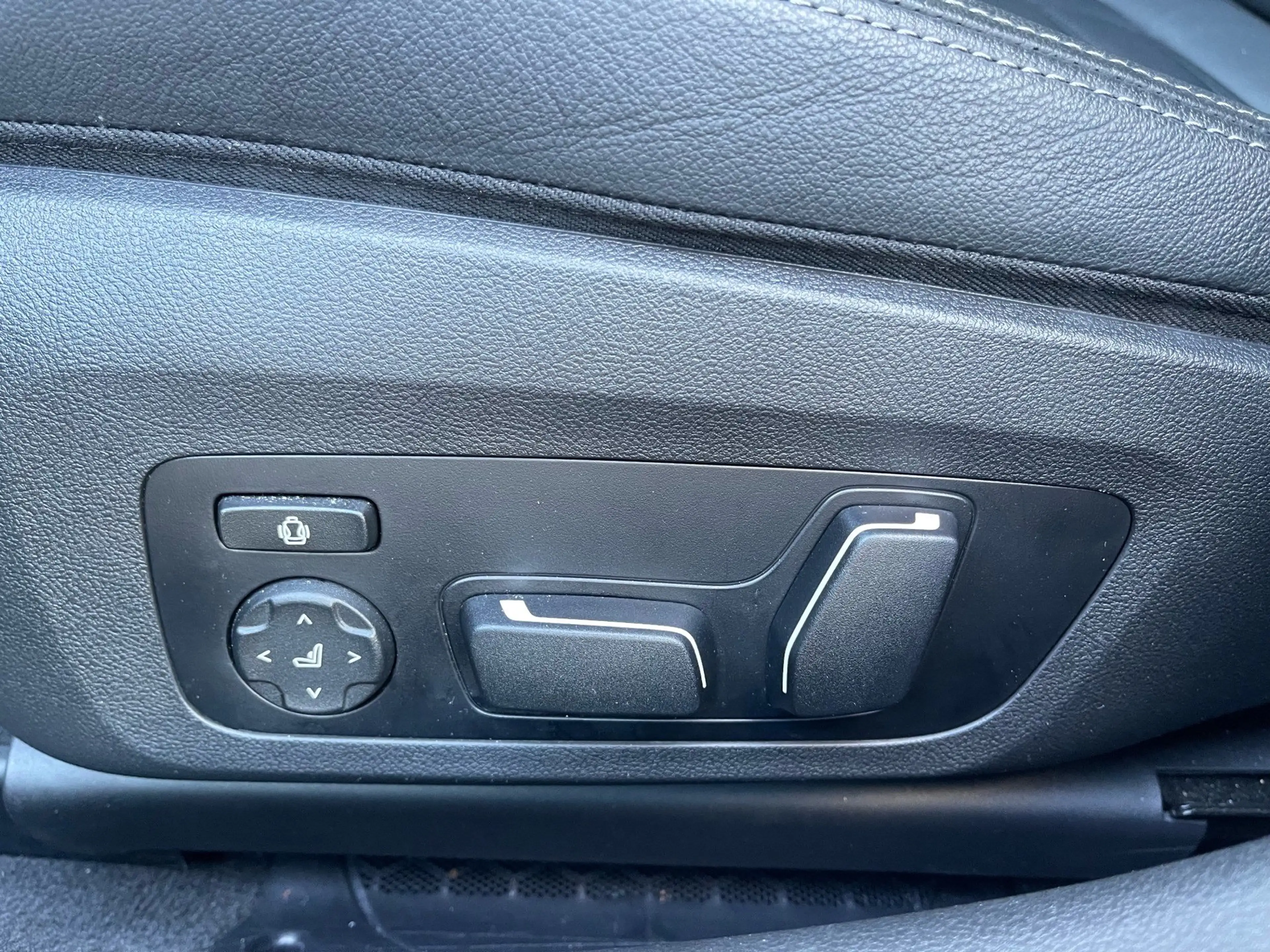 BMW 340 M340i xDrive Touring || AHK Pano el.Sitze H&K — photo 16
