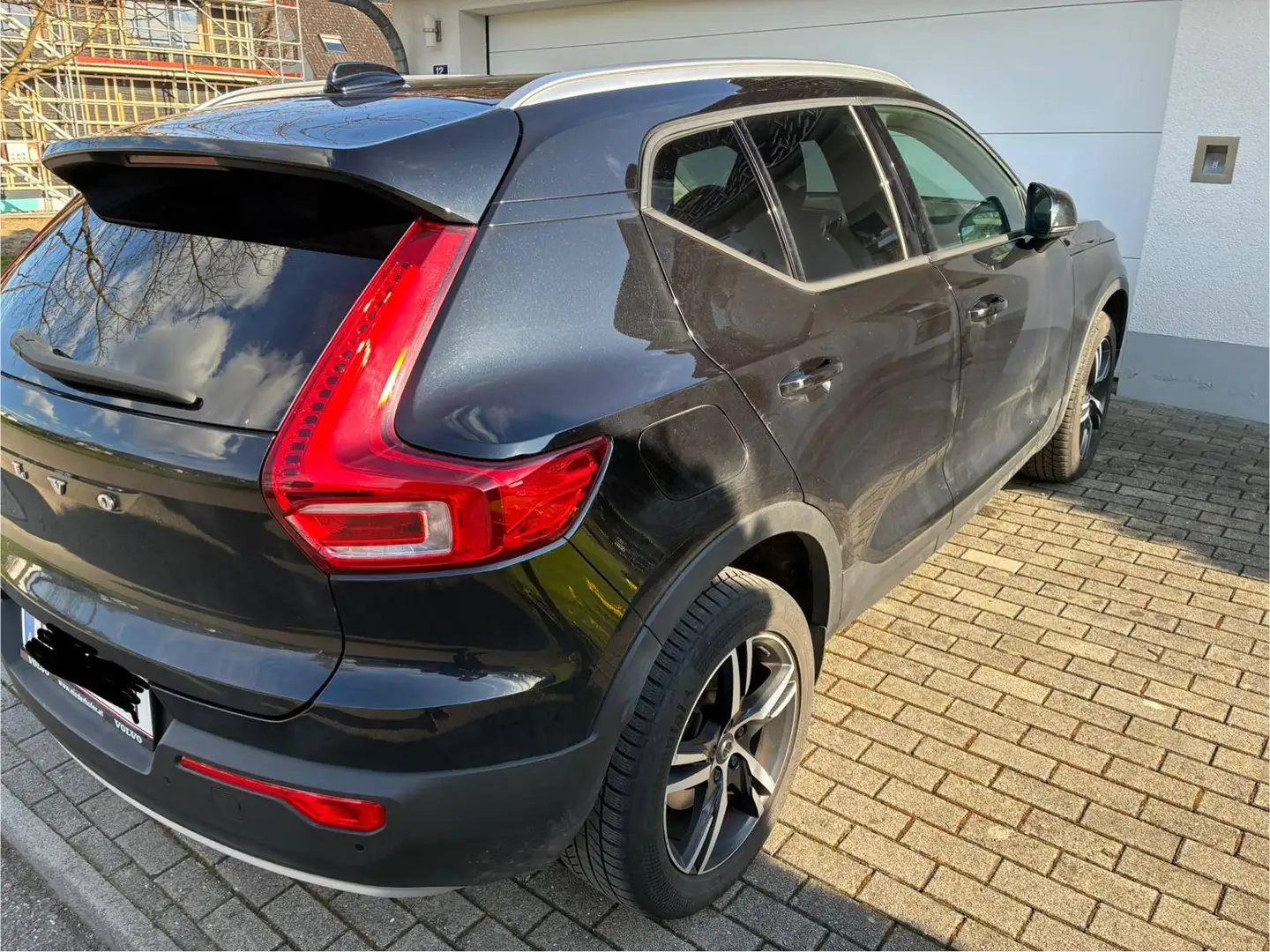 Volvo XC40 XC40 D4 Momentum AWD Geartronic Momentum Schwarz - 2