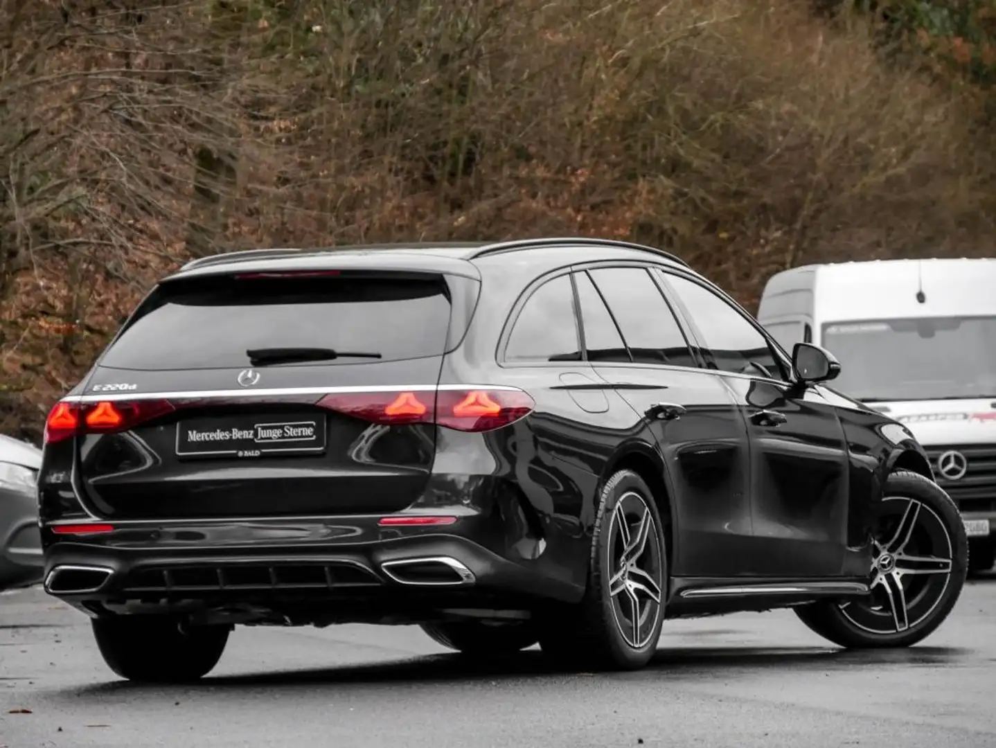 Mercedes-Benz E 220 d T AMG-Sport/360/Pano/Burm/AHK/Night/Dist Grau - 2