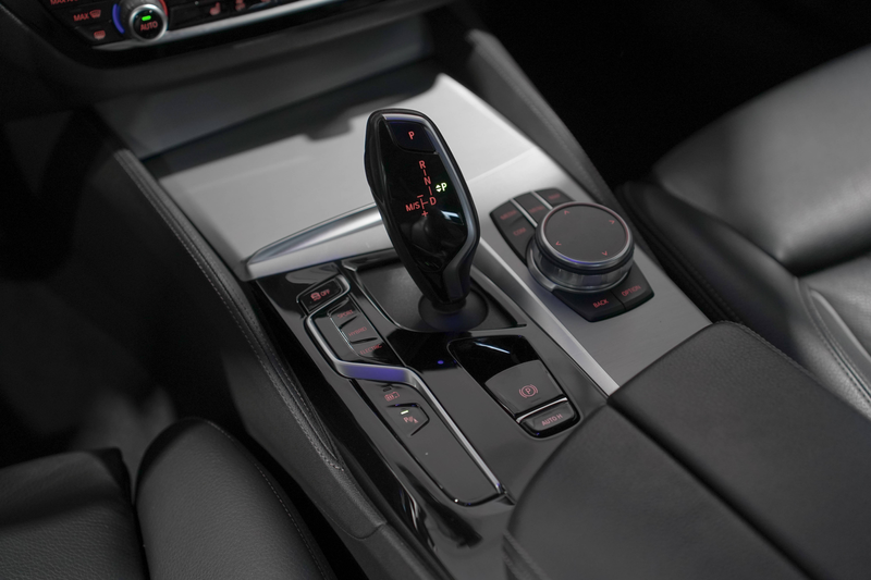 BMW 545 e✖ PACK M 50 YEARS EDITION | APPLE CARPLAY | HARMAN KARDON | M5 WHEELS | CUIR | TVA ✔ — photo 11