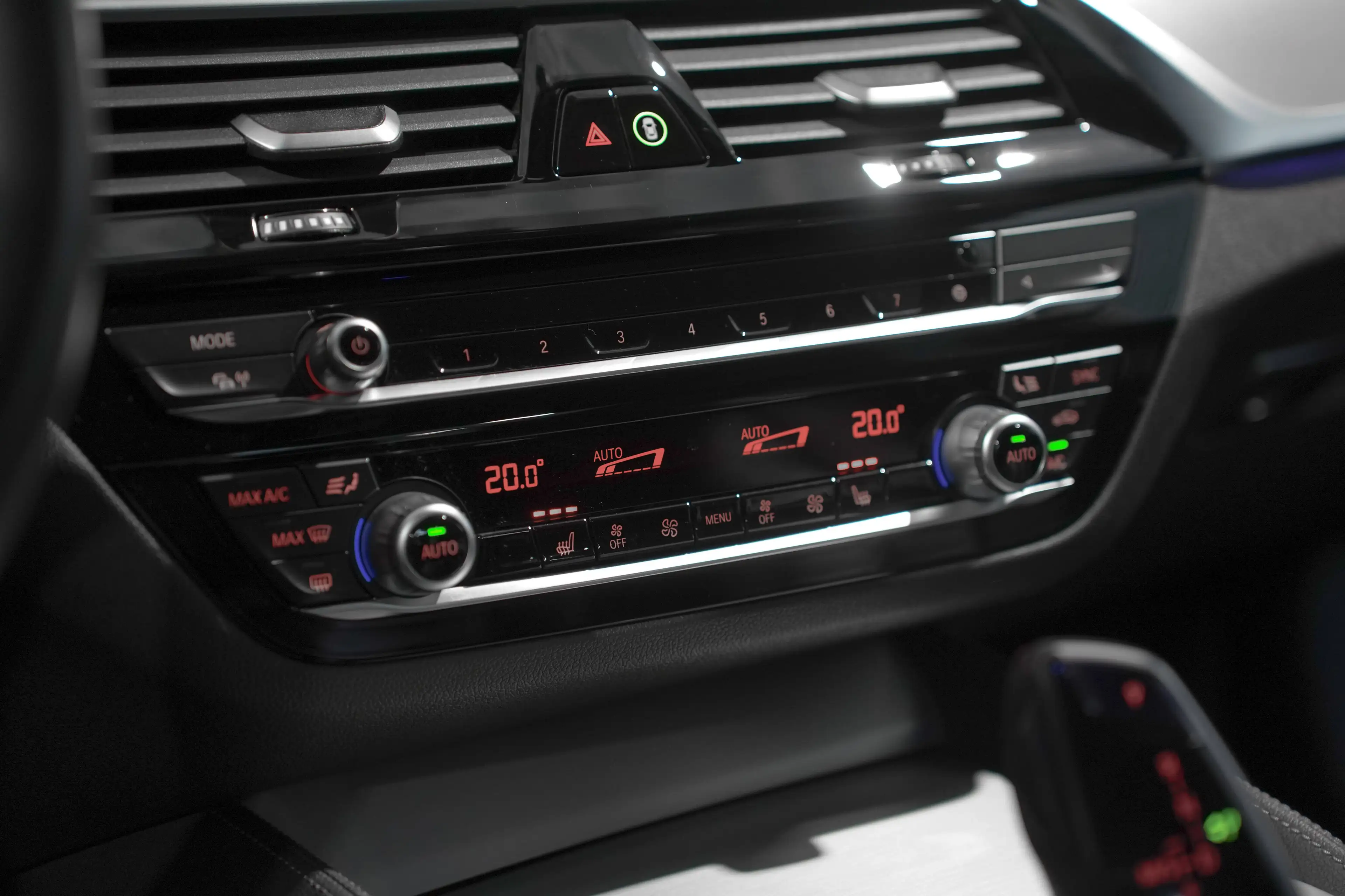 BMW 545 e✖ PACK M 50 YEARS EDITION | APPLE CARPLAY | HARMAN KARDON | M5 WHEELS | CUIR | TVA ✔ — photo 9