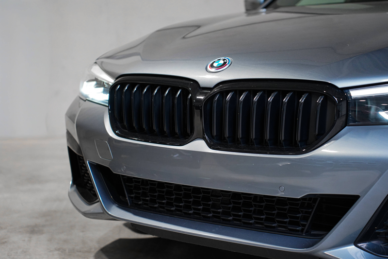 BMW 545 e✖ PACK M 50 YEARS EDITION | APPLE CARPLAY | HARMAN KARDON | M5 WHEELS | CUIR | TVA ✔ — photo 10