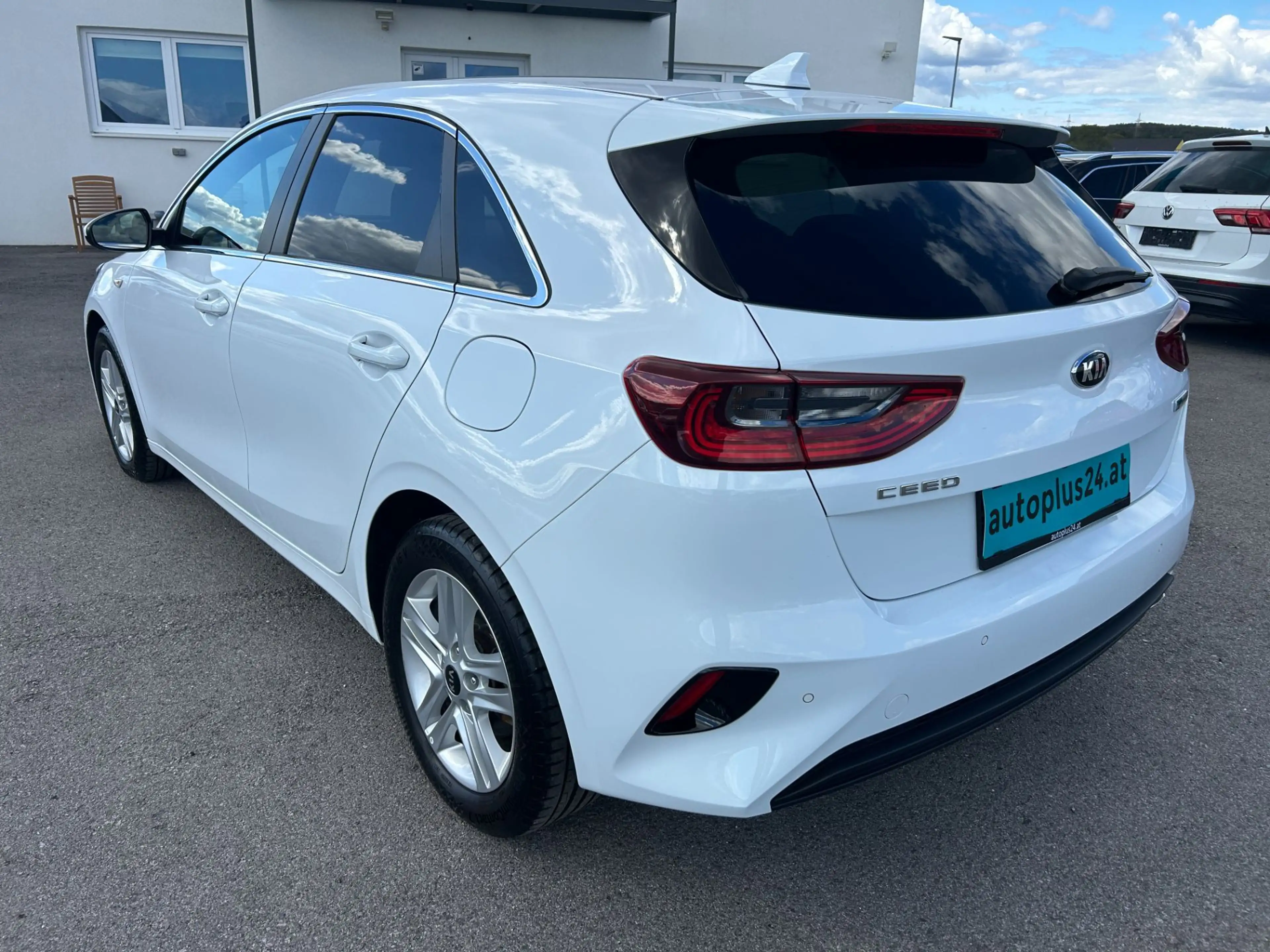 Kia Ceed / cee'd 1,6 CRDi 48V Silber DCT — photo 6