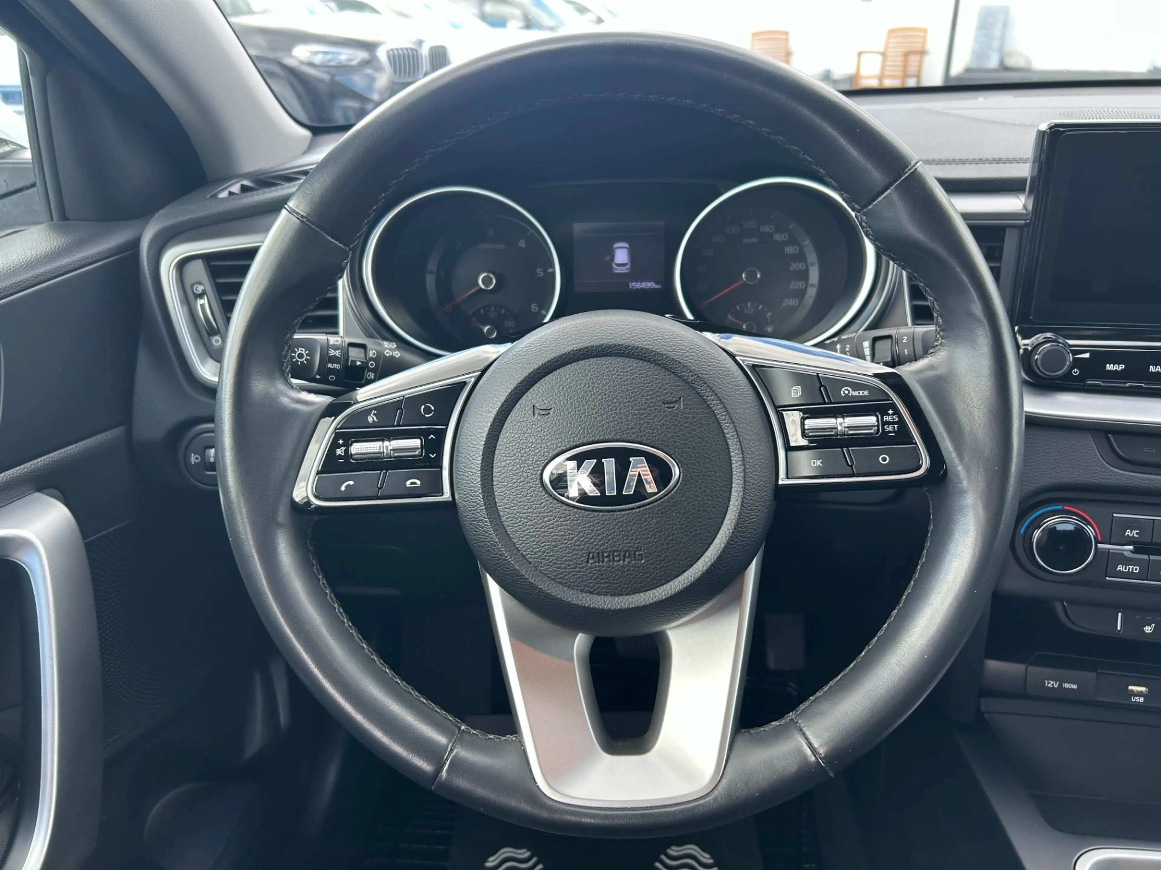 Kia Ceed / cee'd 1,6 CRDi 48V Silber DCT — photo 15