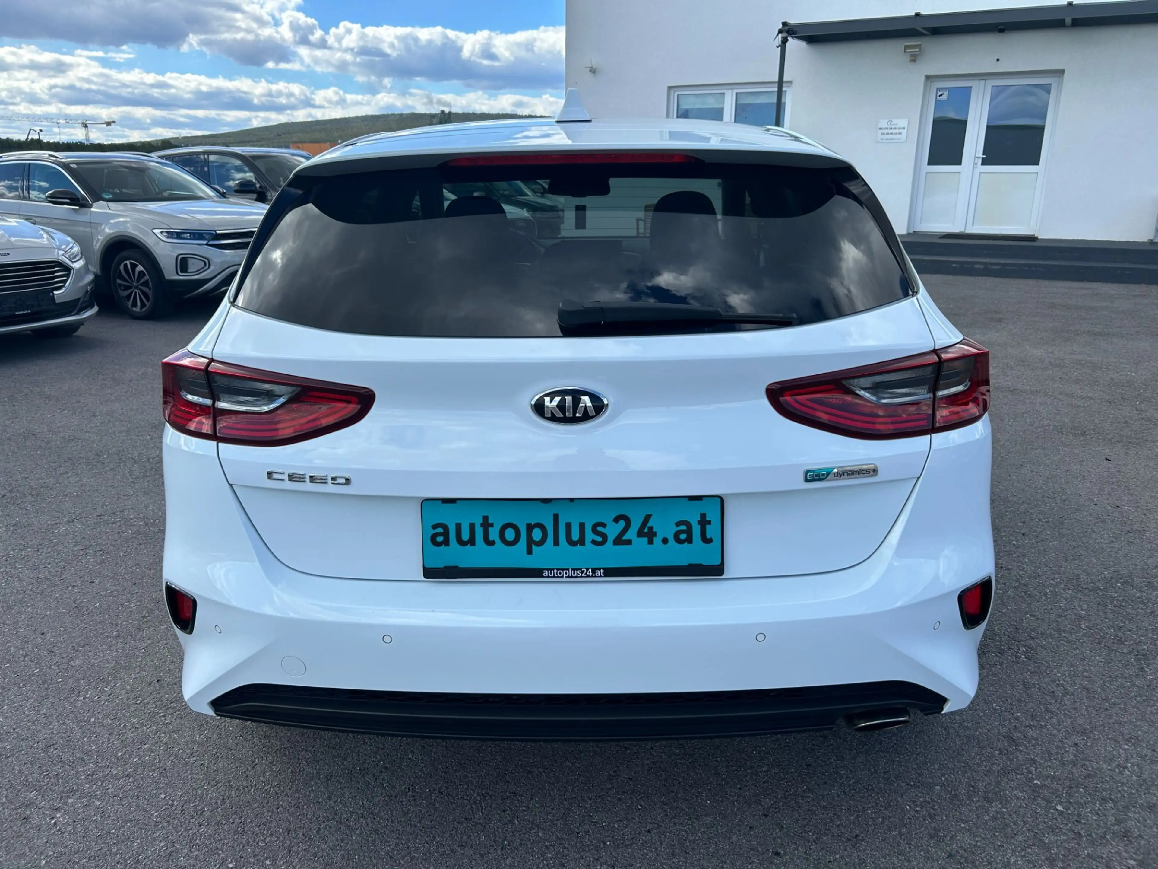 Kia Ceed / cee'd 1,6 CRDi 48V Silber DCT — photo 5