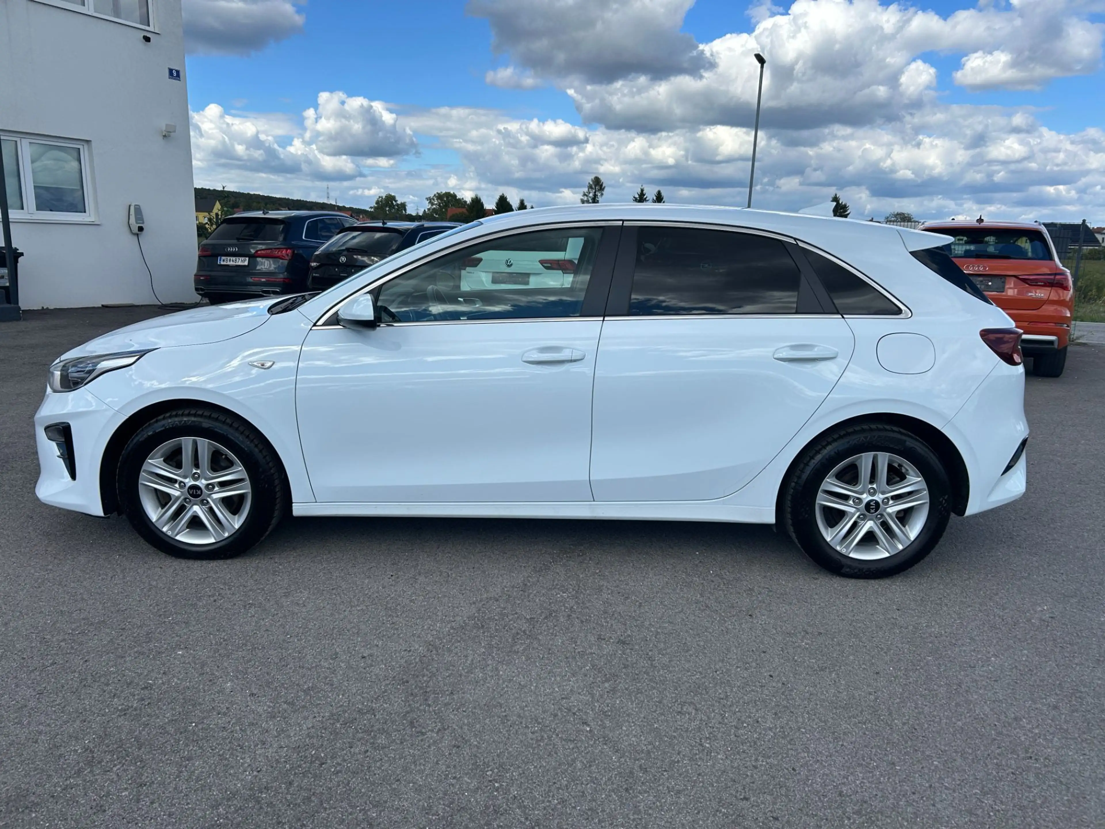 Kia Ceed / cee'd 1,6 CRDi 48V Silber DCT — photo 8