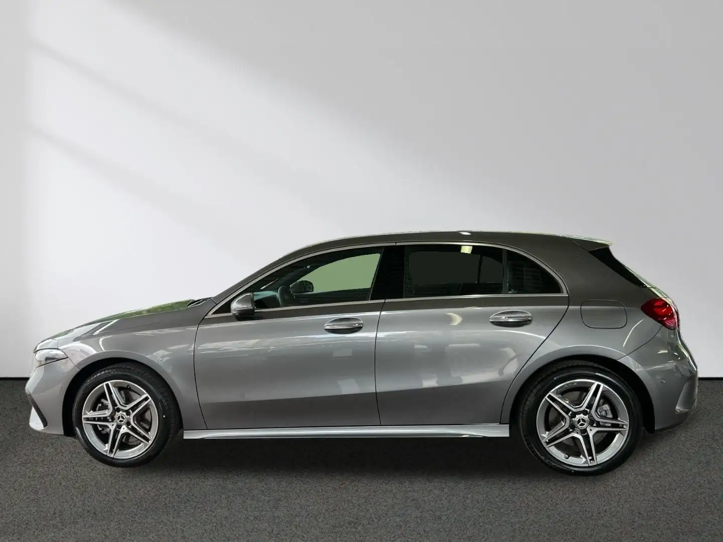 Mercedes-Benz A 250 e AMG Pano Ambiente Totwinkel 360°-Kamera Gris - 2