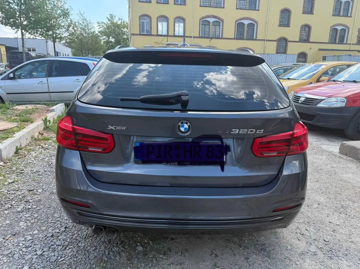 BMW 320 320d Touring xDrive Aut. Sport Line Grau - 2