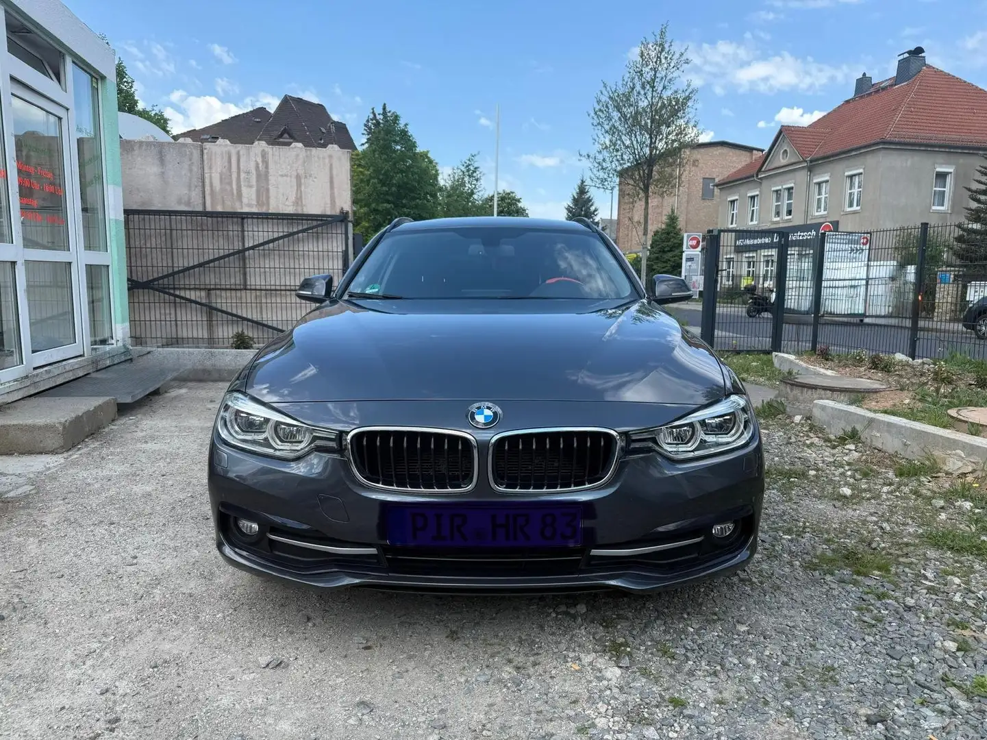BMW 320 320d Touring xDrive Aut. Sport Line Grau - 1