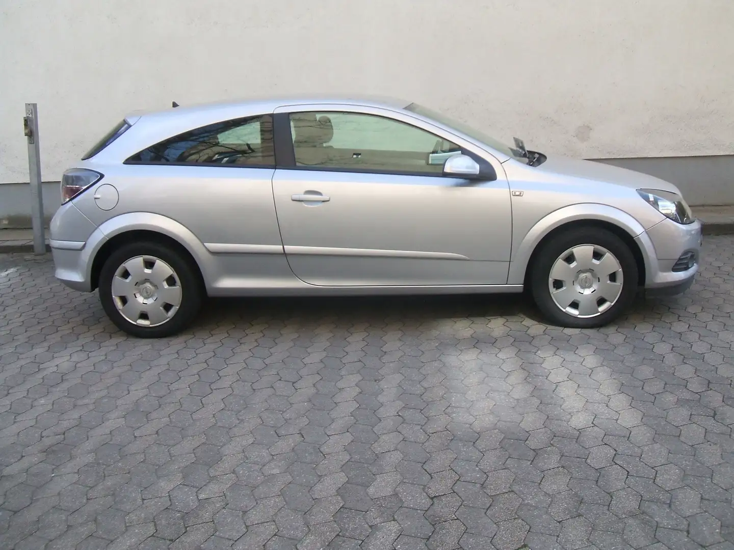 Opel Astra 1,6 GTC-SPORT- Coupe* 1.HAND* WIE NEU*Auf-Wunsch-- Argento - 1