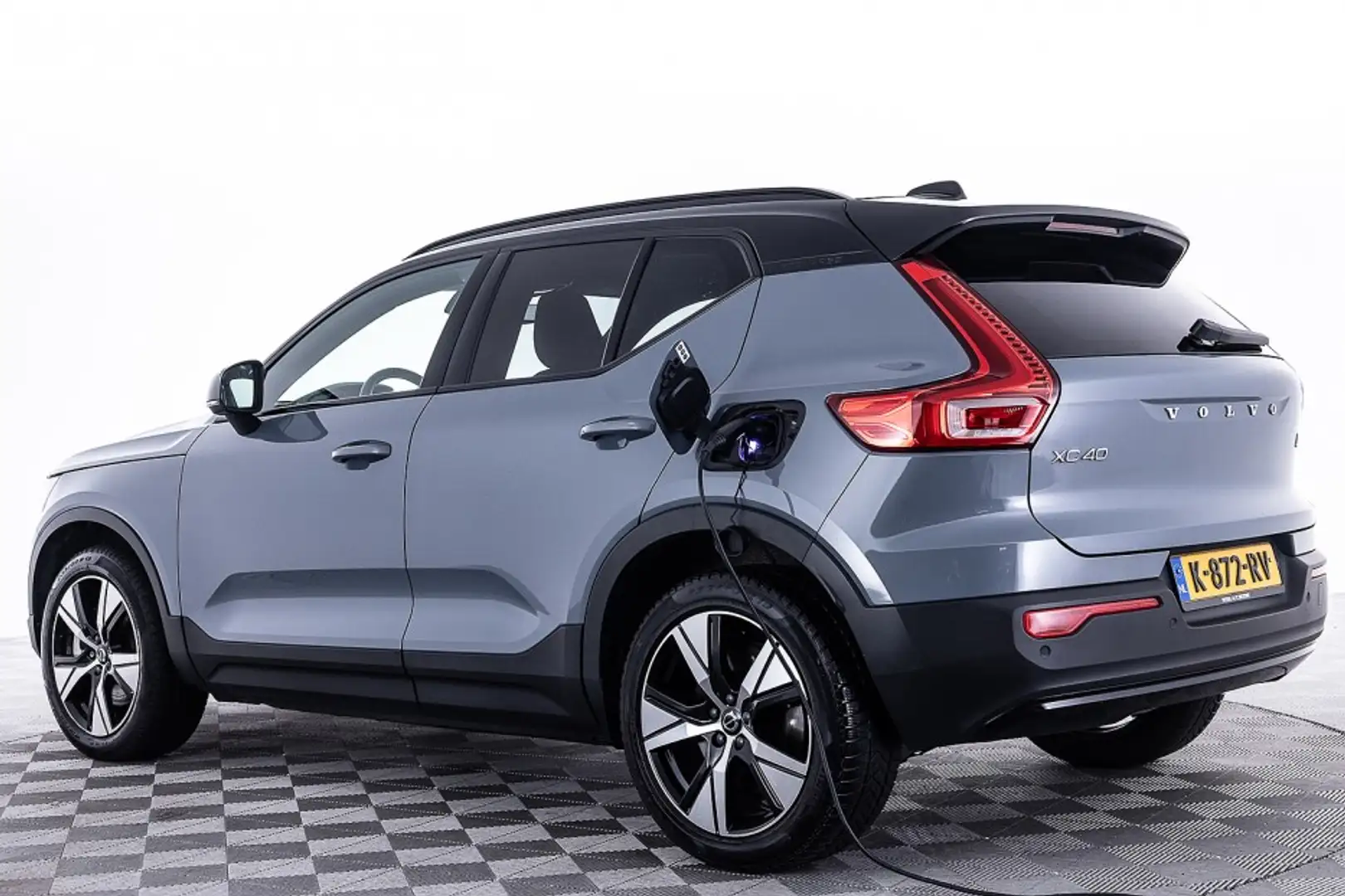 Volvo XC40 Recharge P8 AWD R-Design ✅ 1e Eigenaar Grijs - 2