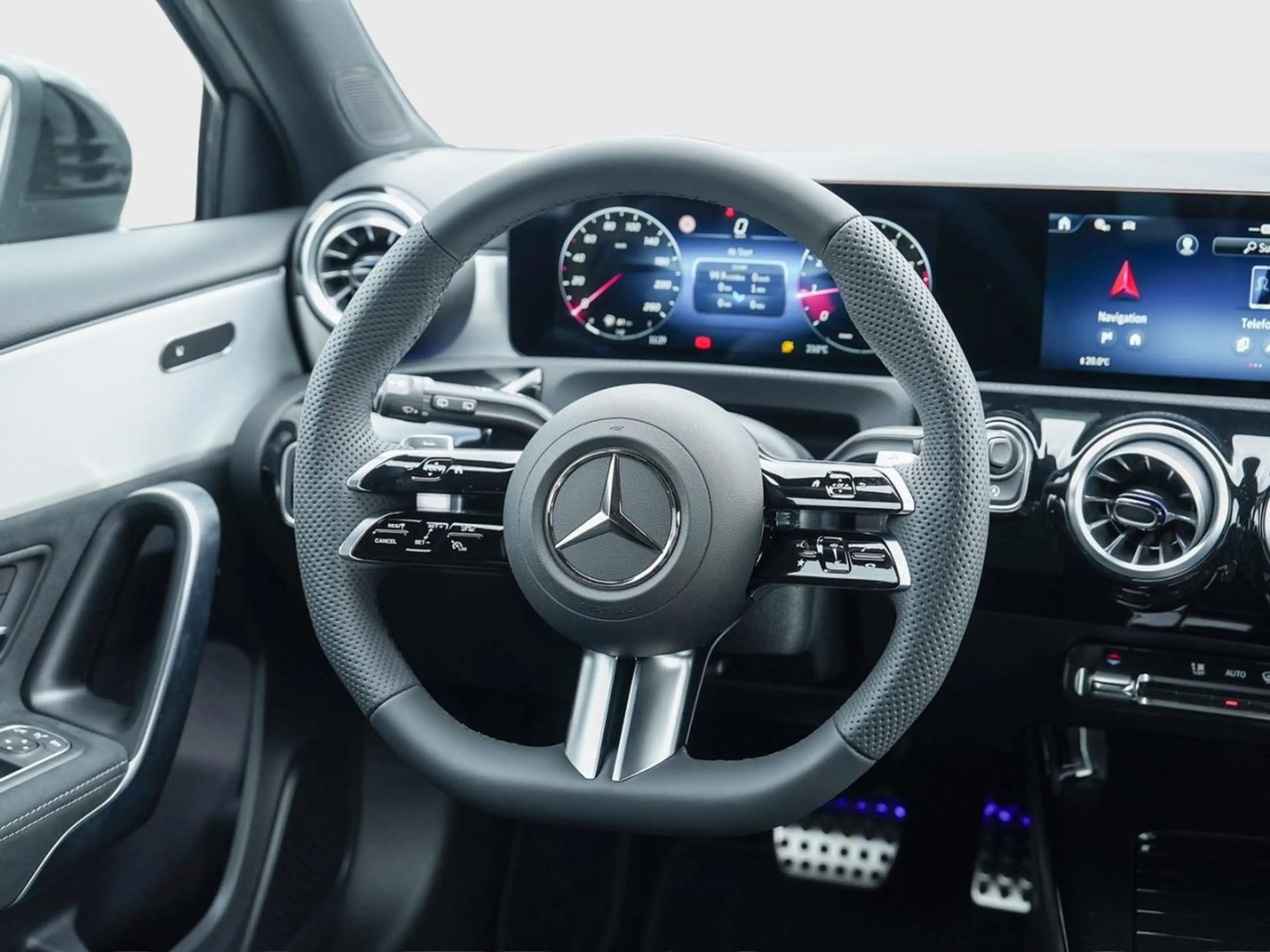 Mercedes-Benz A 200 AMG Night Distronic Kamera AHK — photo 8