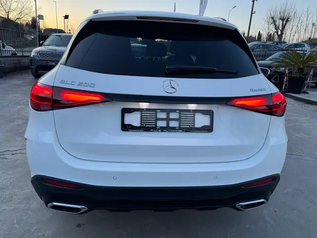 Mercedes-Benz GLC view 14