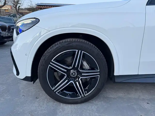 Mercedes-Benz GLC view 4