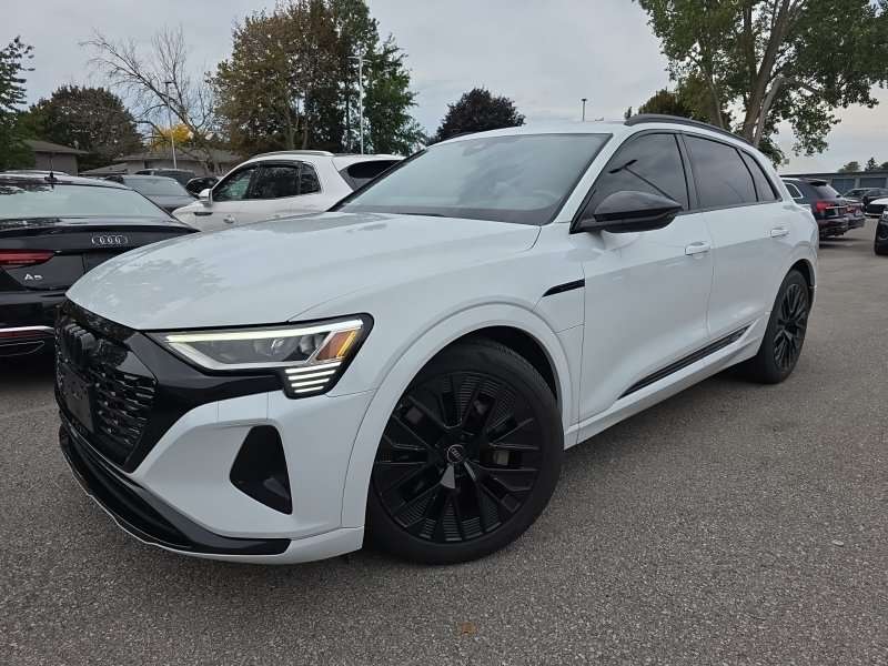 2024 Audi Q8 e-tron PREMIUM PACKAGE+BLACK COMPETITION PREMIUM PACKAGE+BLACK COMPETITION / AWD+LED+NAV+HITCH+CAMERA