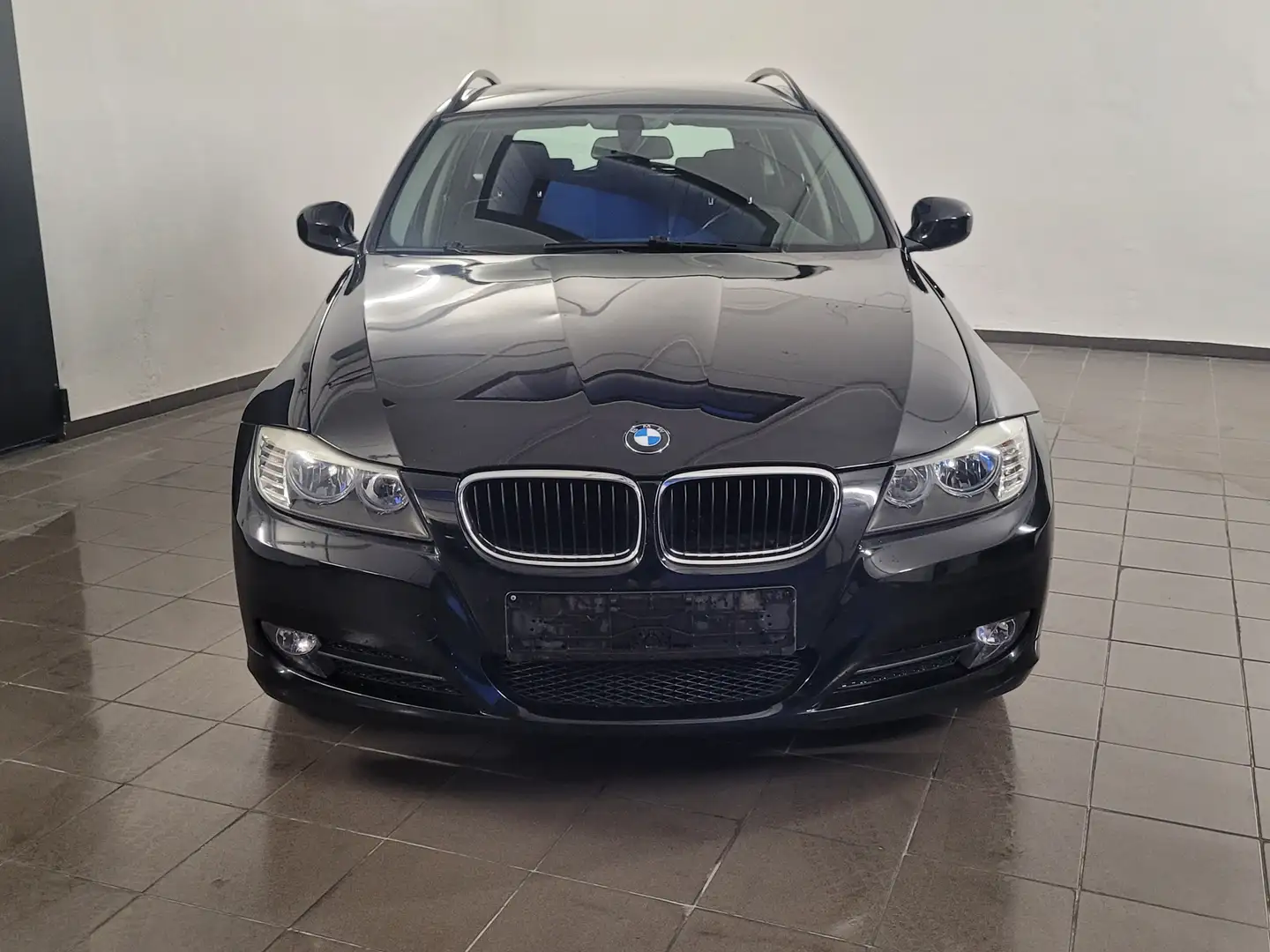 BMW 318 318i/ Klimaanlage/ PDC/ Alufelgen/  AHK Negro - 2