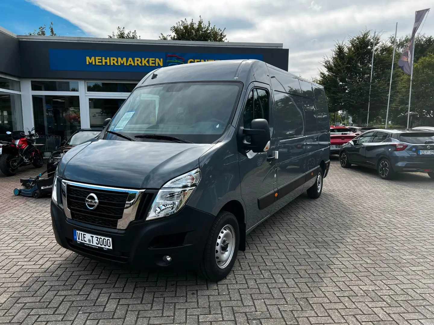 Nissan Interstar Kastenwagen L3 H2H2 3,5t Acenta FWD Grau - 1