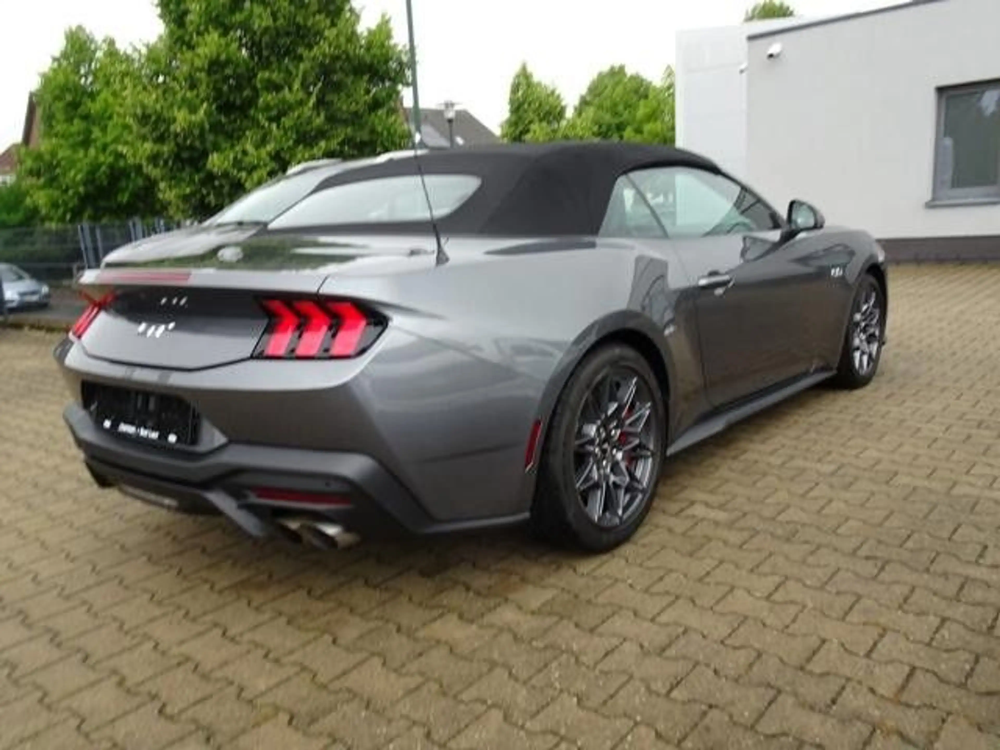 Ford Mustang Convertible 5.0 Ti-VCT V8 328 kW GT — photo 4