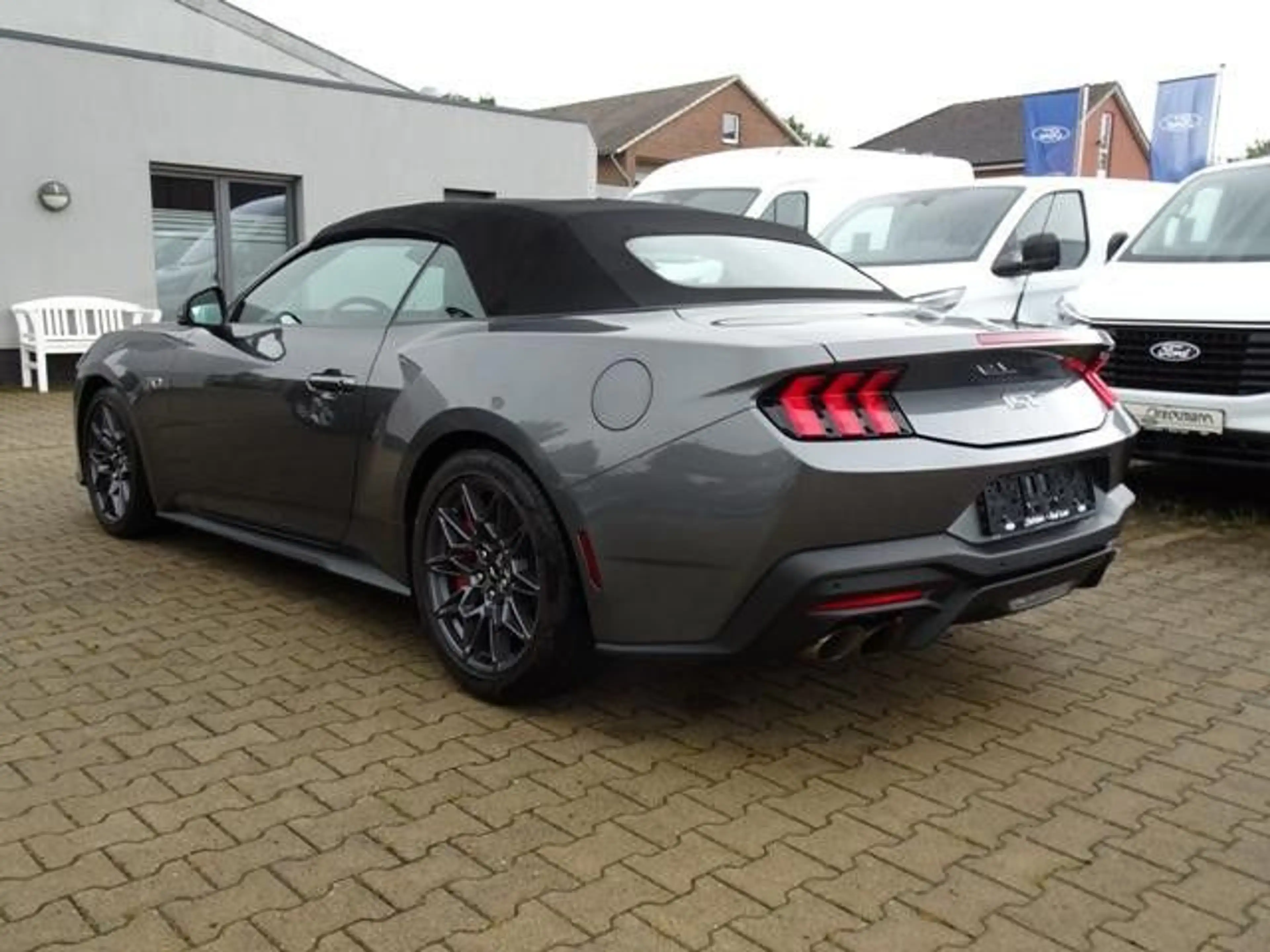 Ford Mustang Convertible 5.0 Ti-VCT V8 328 kW GT — photo 6