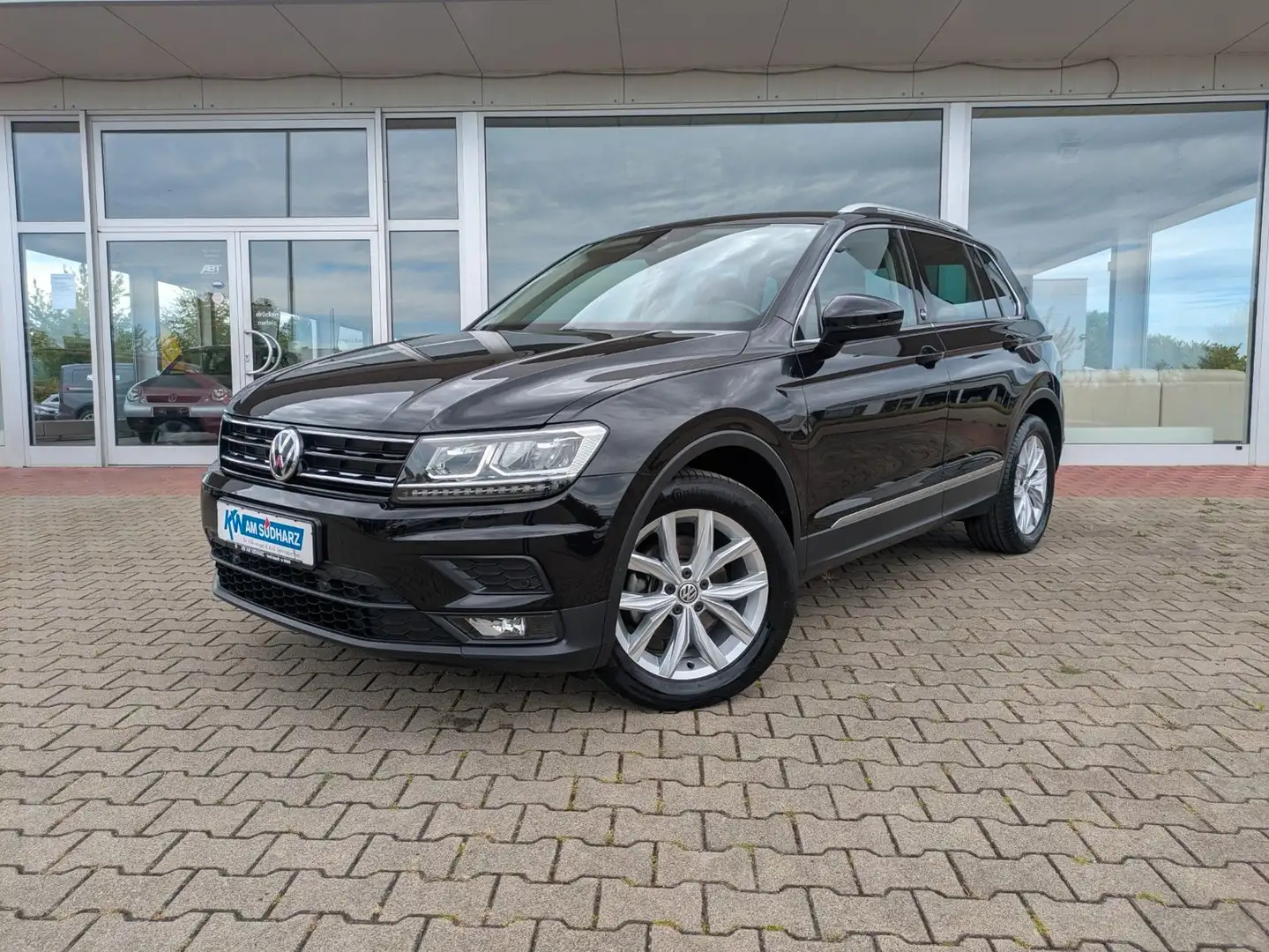 Volkswagen Tiguan Sound  Navi LED SHZ PDC  ACC Schwarz - 1