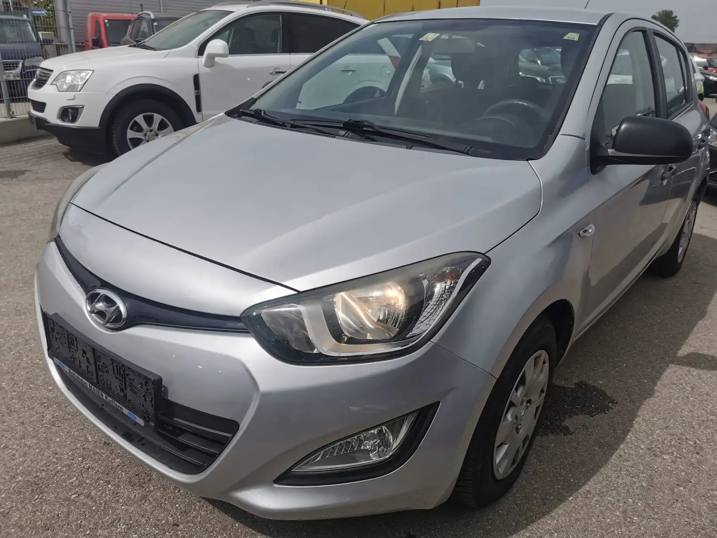 Hyundai i20 1,25 Life Сірий - 1