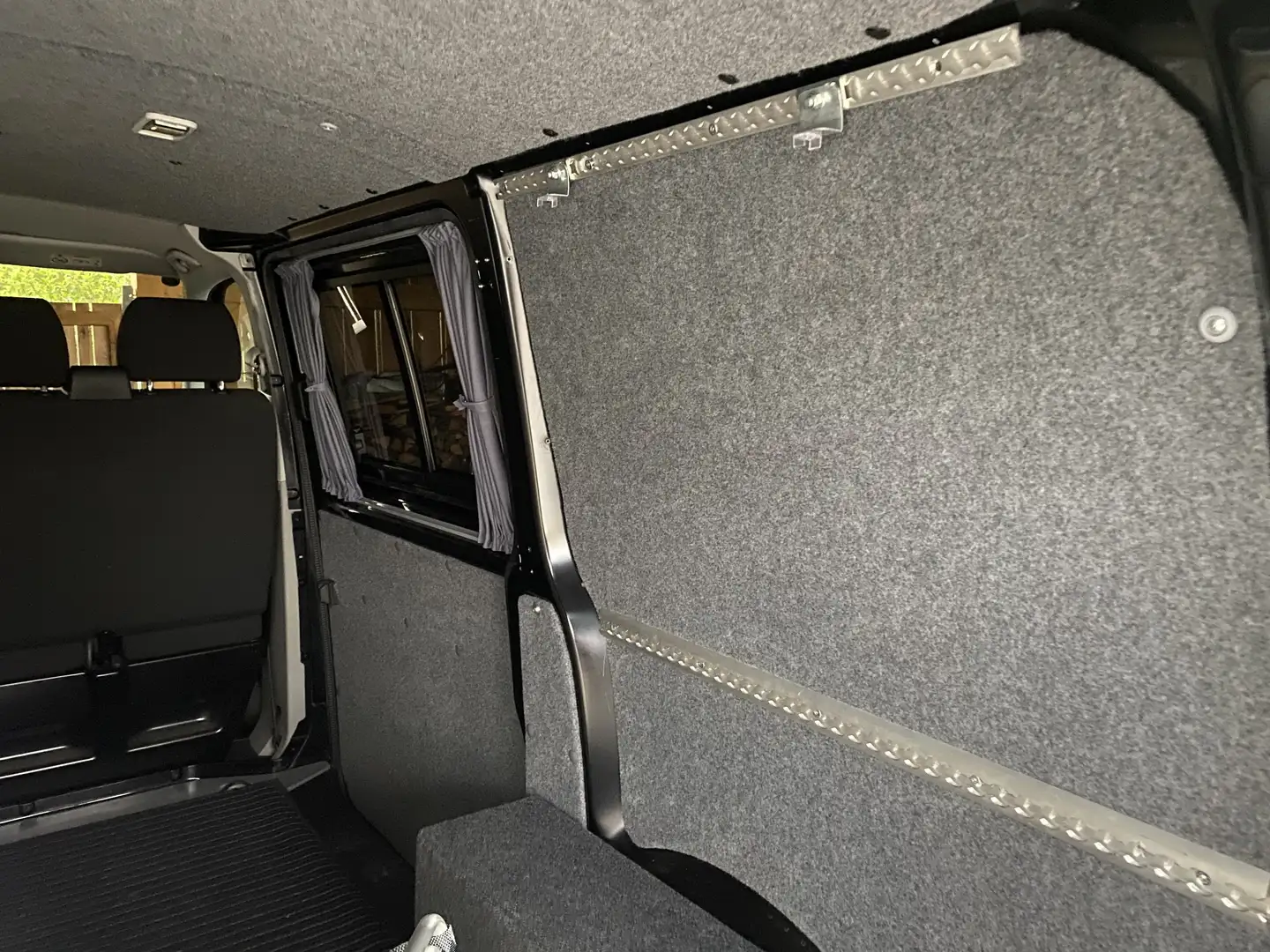 Volkswagen T6 Transporter Camping, kurzer Radstand Schwarz - 2