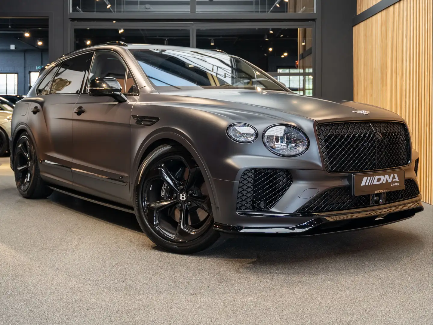 Bentley Bentayga V8 S Satin Black Edition 4.0 V8 S Mulliner Spec To Schwarz - 1