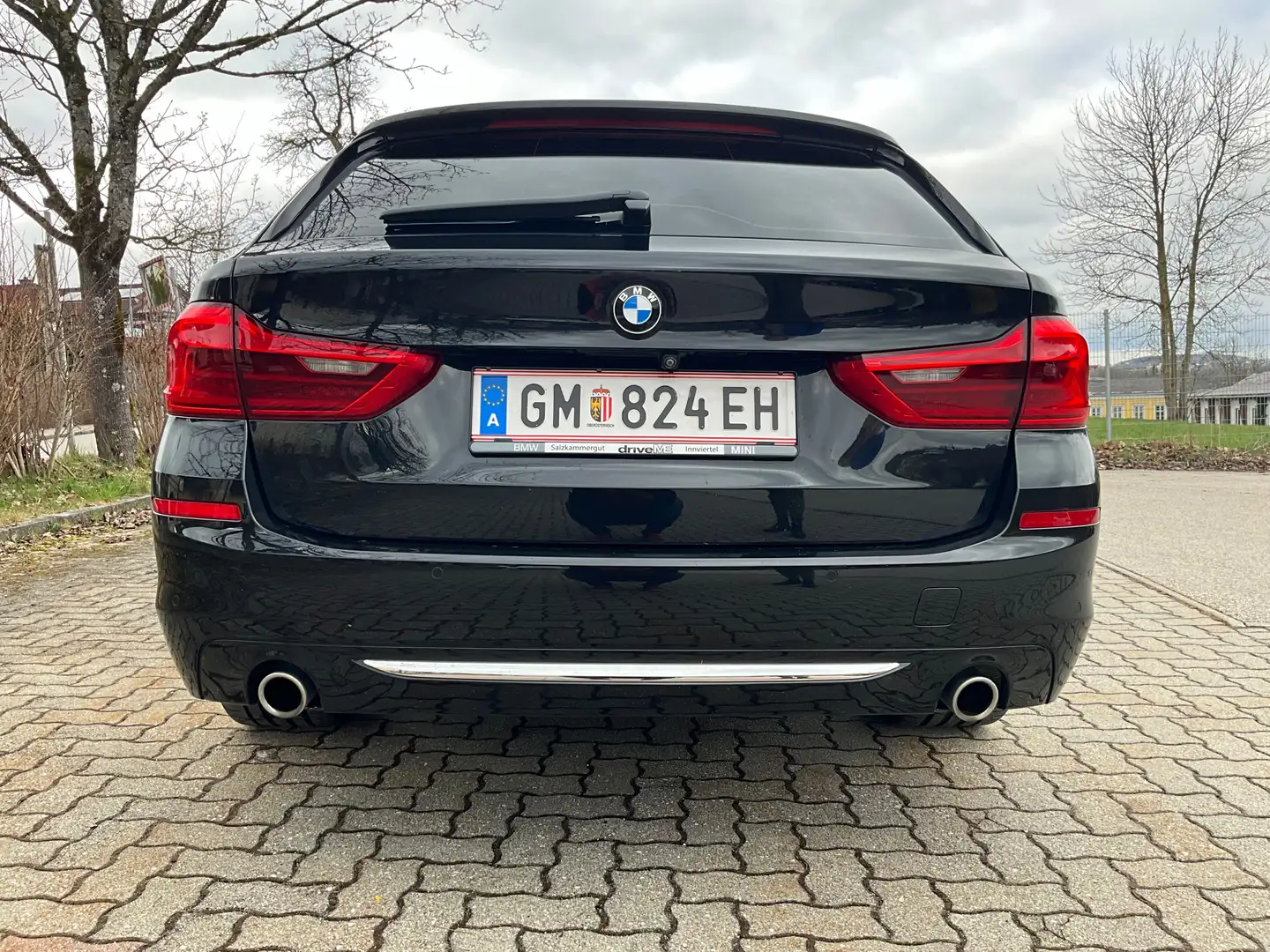 BMW 520 Luxury Line Schwarz - 2
