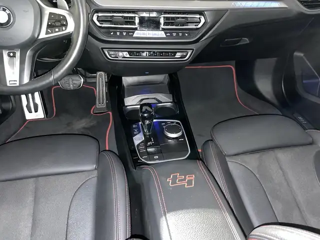 BMW 1 Series view 10