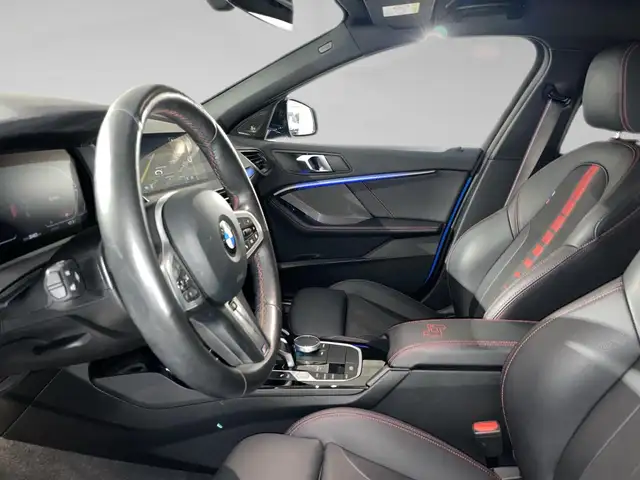 BMW 1 Series view 4