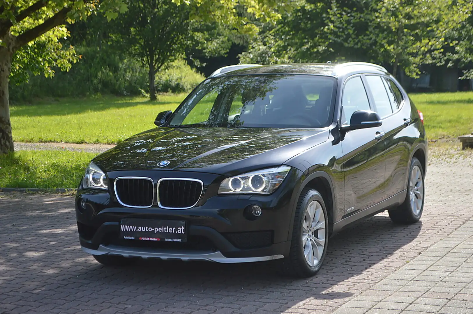 BMW X1 xDrive18d Österreich Paket Schwarz - 2