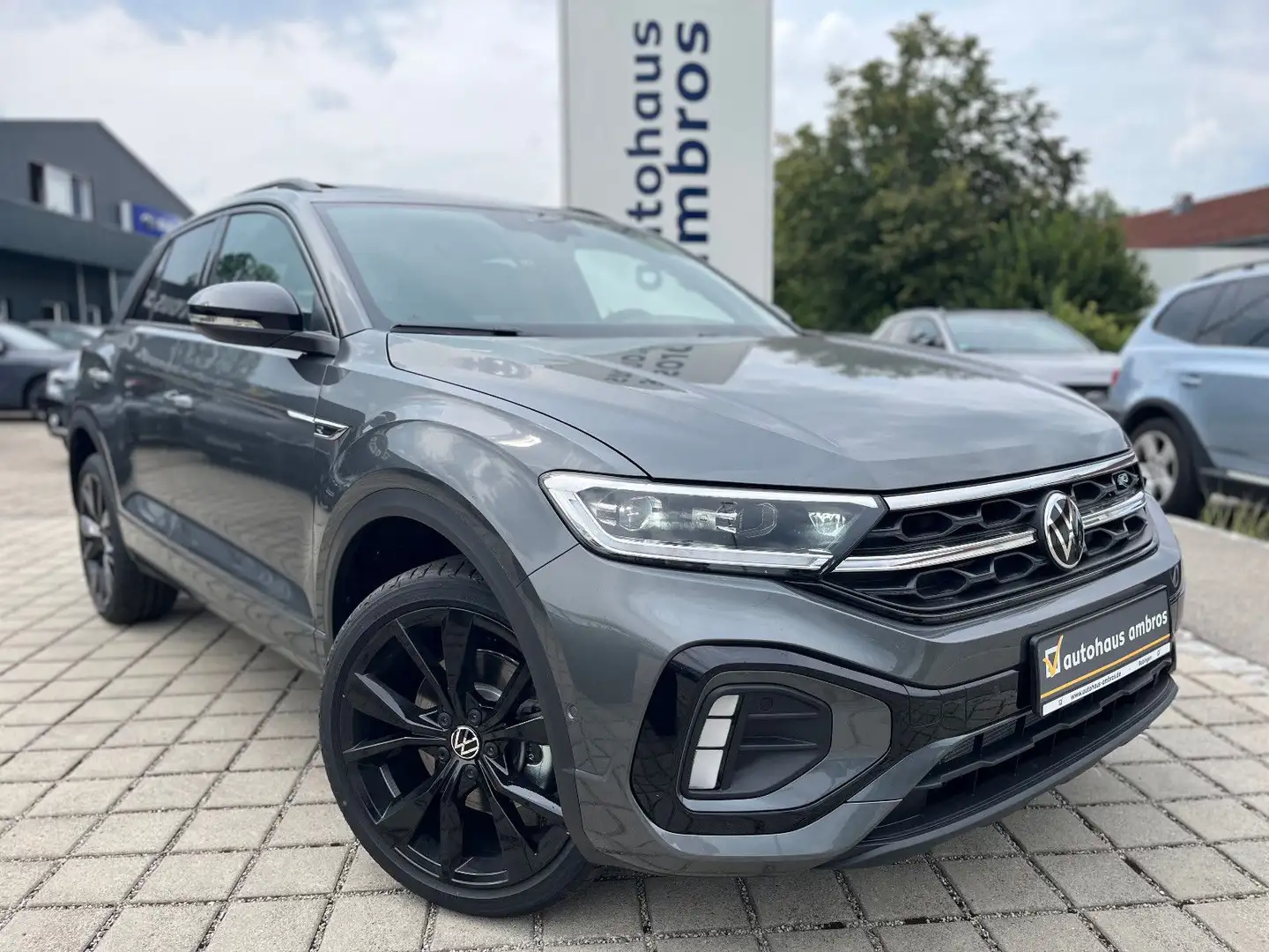 Volkswagen T-Roc 1.5 TSI DSG R-Line+19Z*Pano*AHK*ACC*LED* Grau - 1