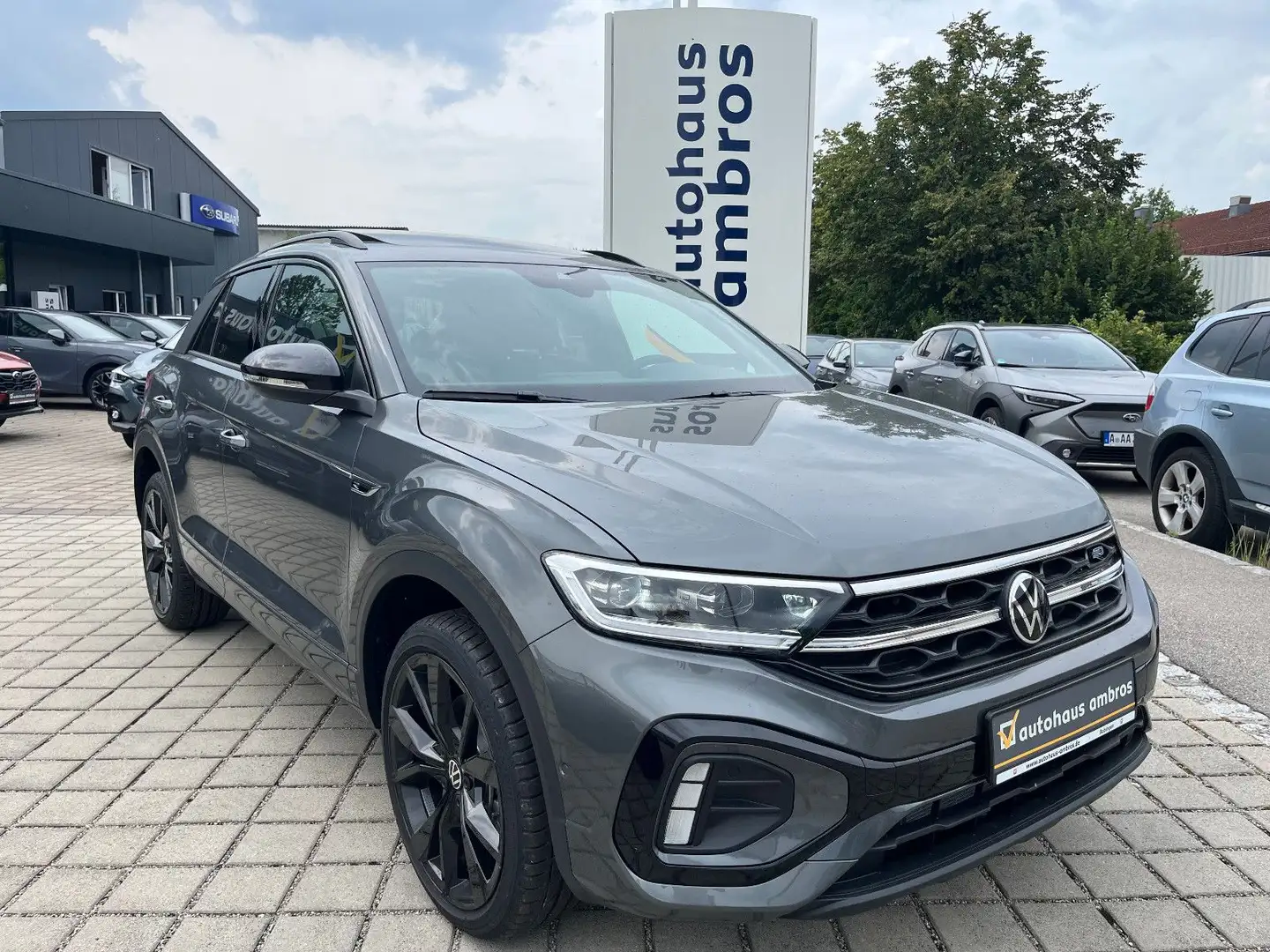 Volkswagen T-Roc 1.5 TSI DSG R-Line+19Z*Pano*AHK*ACC*LED* Grau - 2