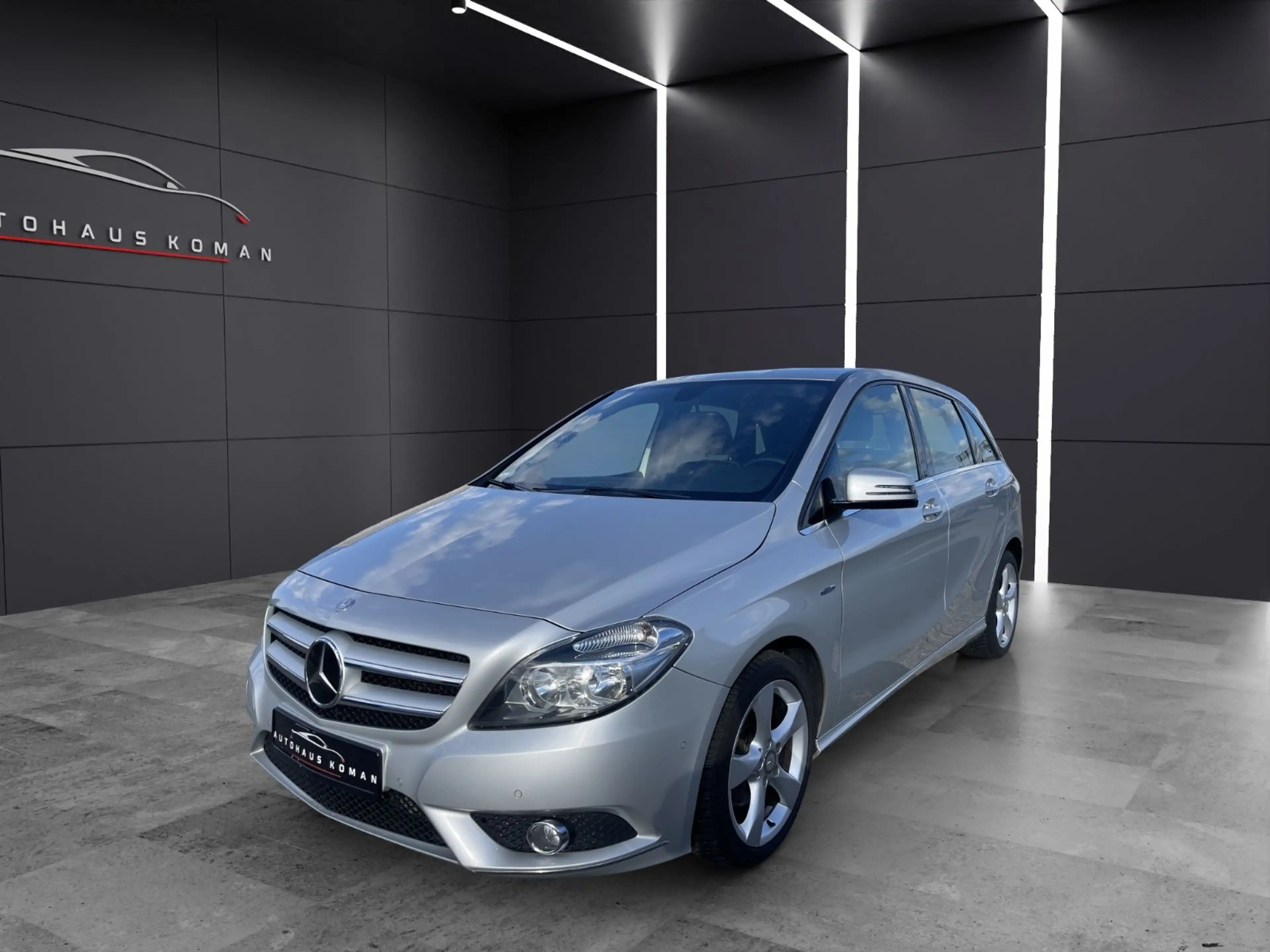 Mercedes-Benz B 200 B200*AUTOM.*PDC*NAVI*S.HEFT*TEMPOMAT*T-LEDER