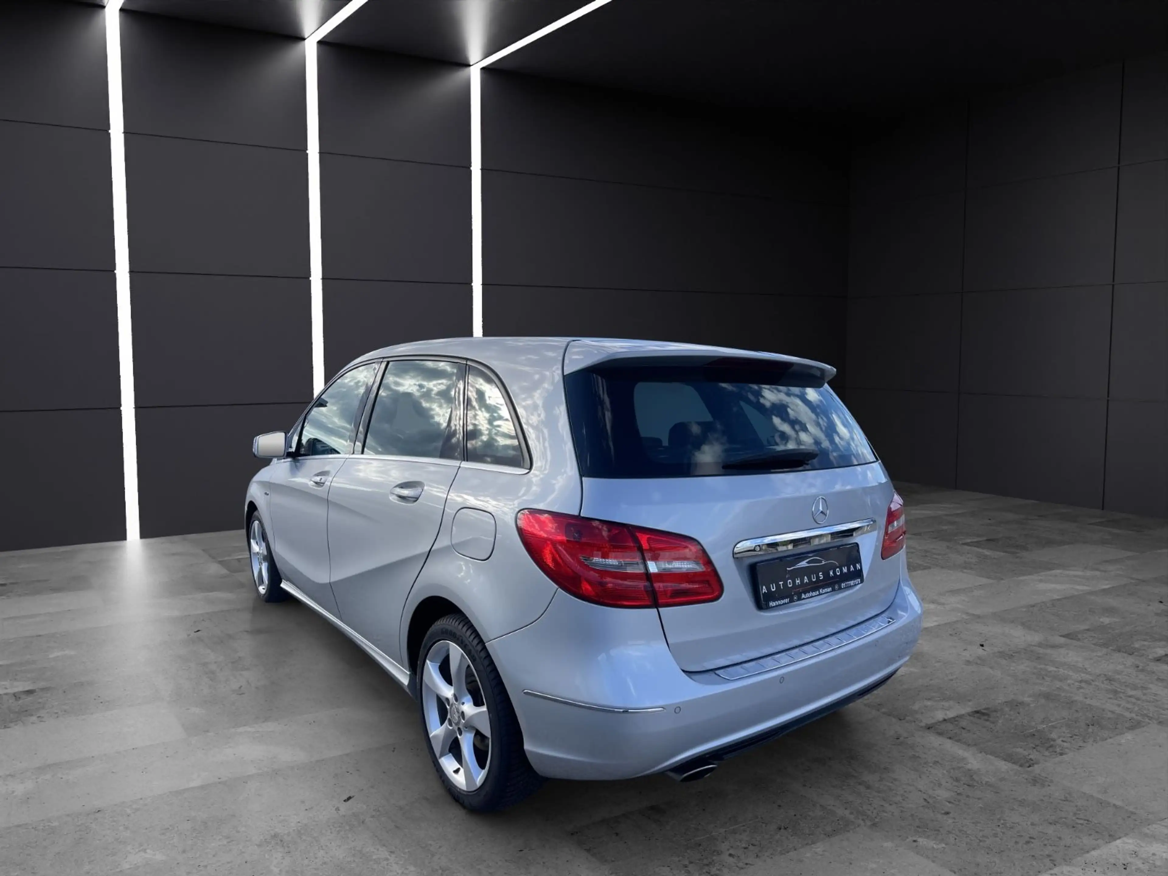 Mercedes-Benz B 200 B200*AUTOM.*PDC*NAVI*S.HEFT*TEMPOMAT*T-LEDER — photo 6
