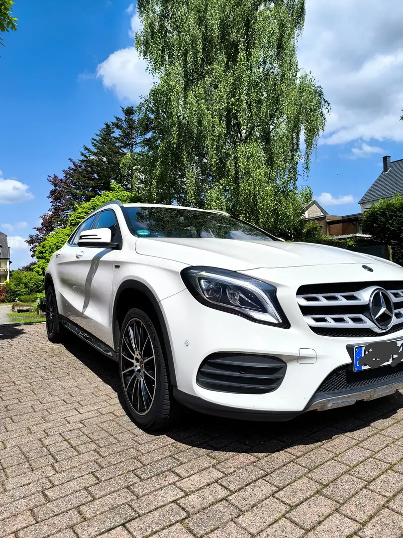 Mercedes-Benz GLA 200 Peak Edition - 1