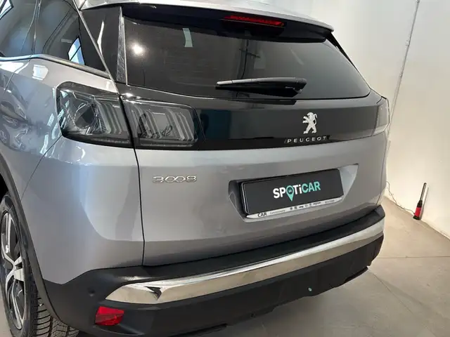 Peugeot 3008 view 5