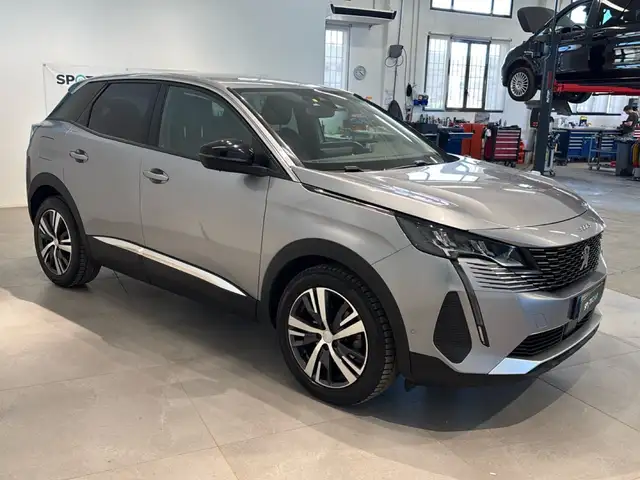 Peugeot 3008 view 3