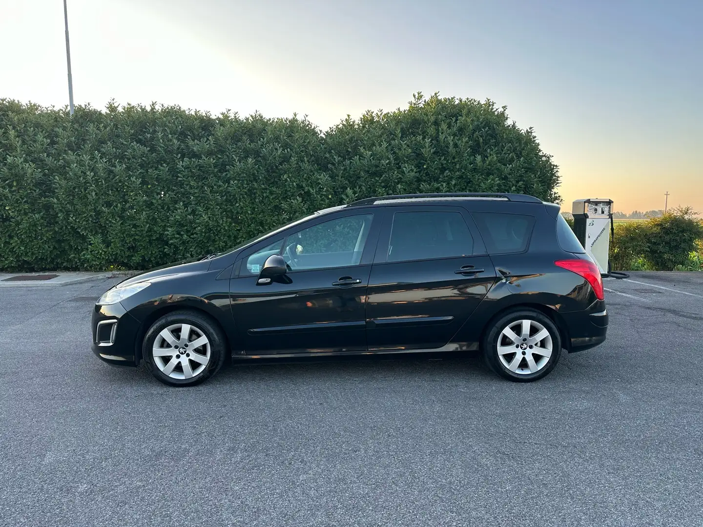 Peugeot 308 SW 1.6 hdi 16v Business 110cv 6m fap Euro5 Noir - 2