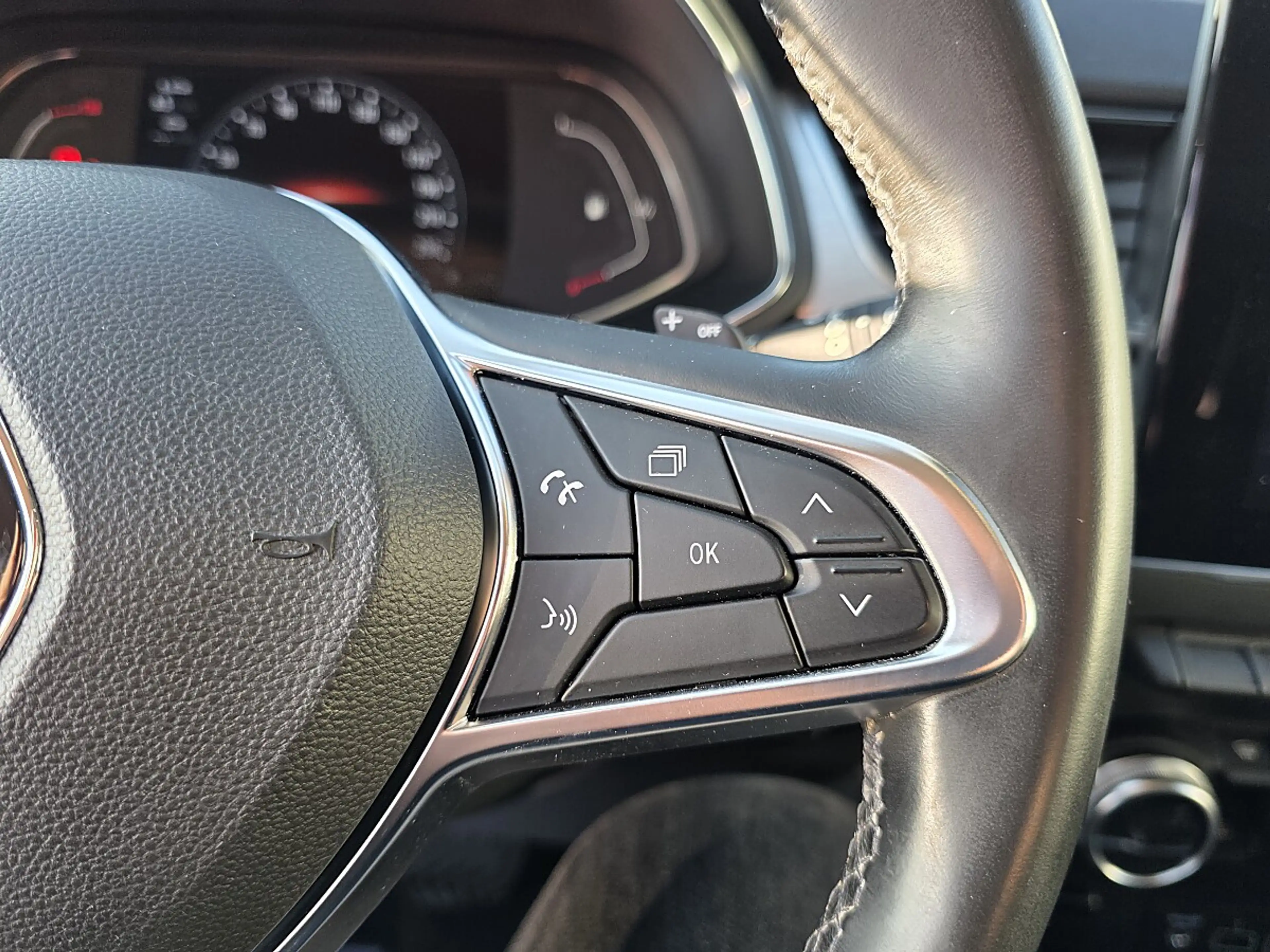 Renault Captur 130 Edition One — photo 15