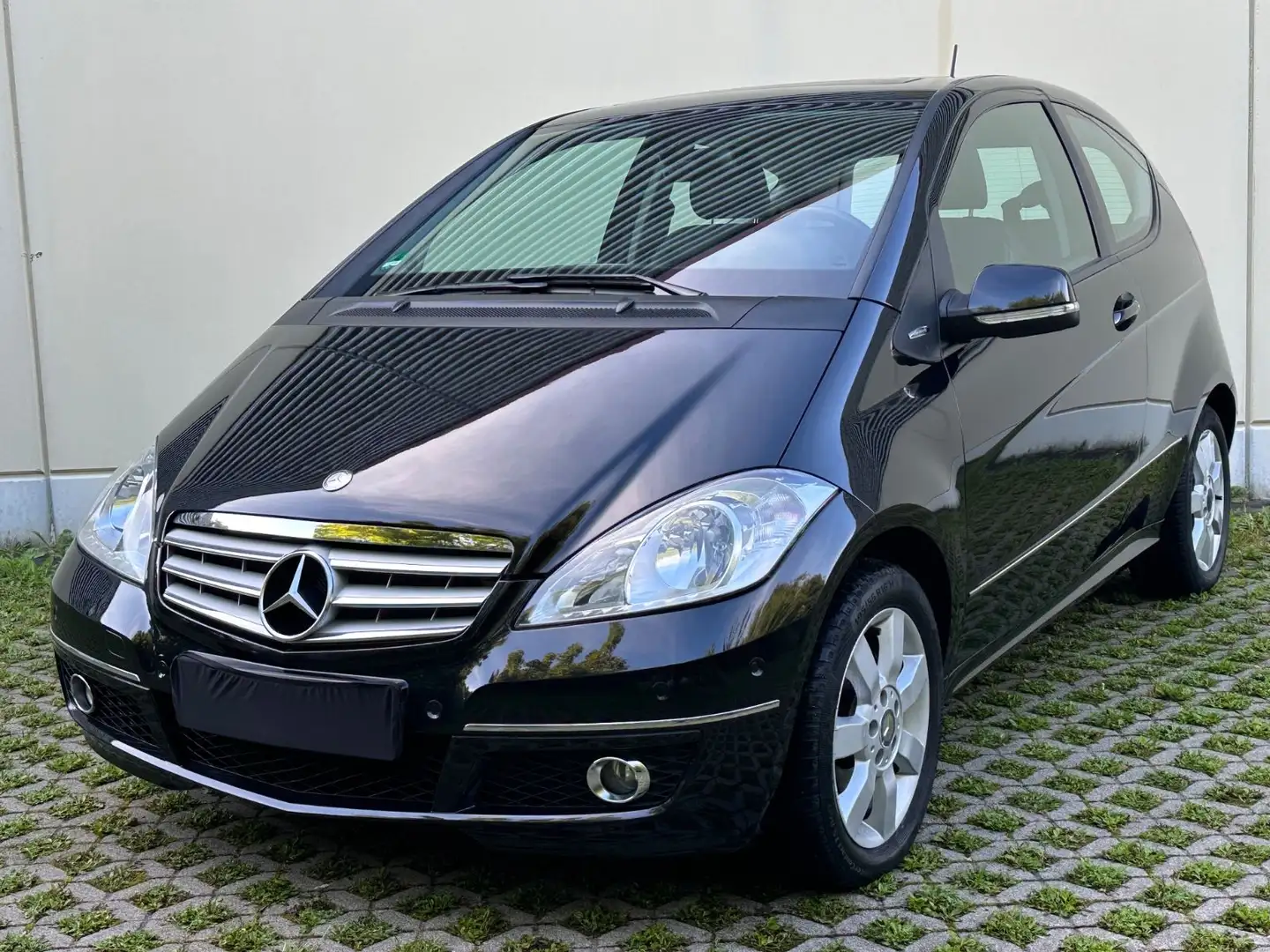 Mercedes-Benz A 200 Avantgarde | PDC | AHK | SHZ | Schwarz - 1
