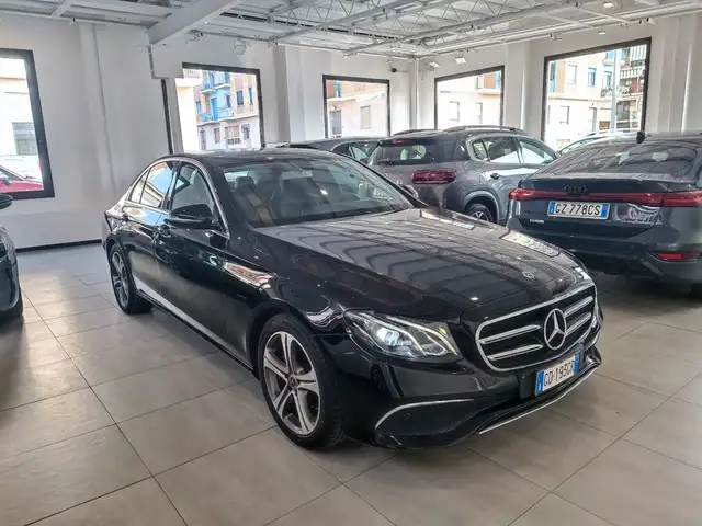 Mercedes-Benz E-Class view 3