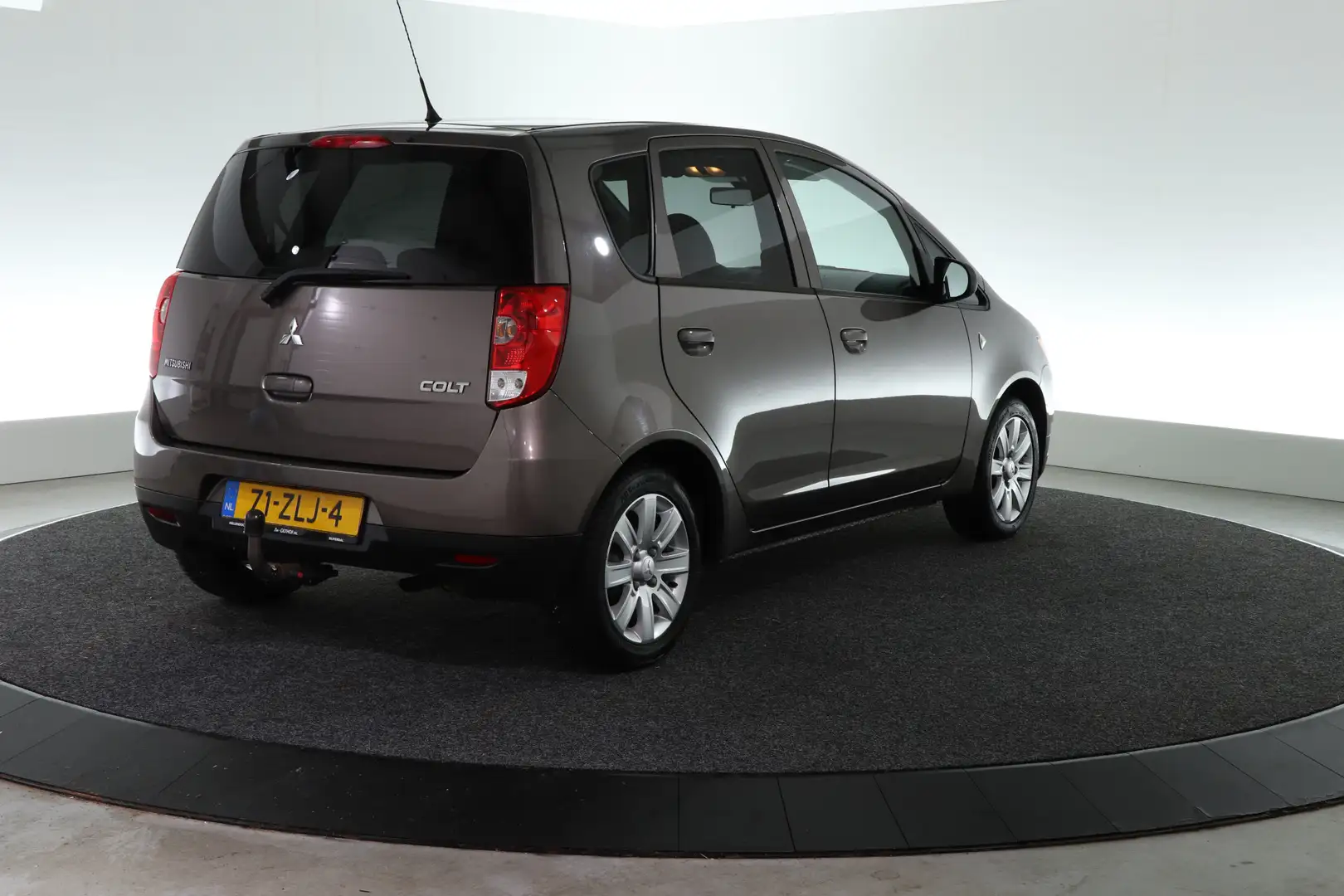 Mitsubishi Colt 1.3 Edition Two | TREKHAAK | AIRCO | CRUISE | Bruin - 2