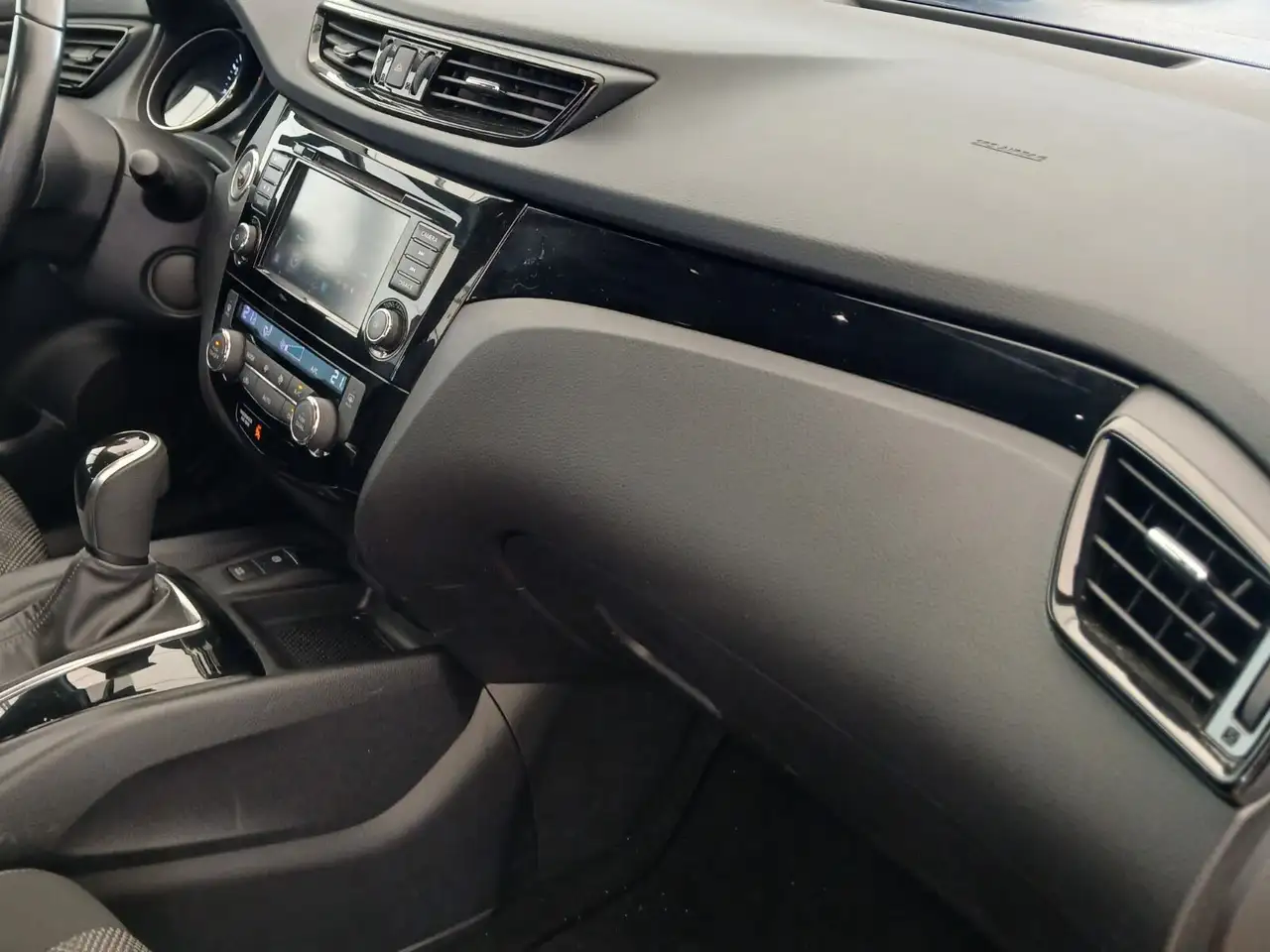 Nissan Qashqai снимка Nissan Qashqai
