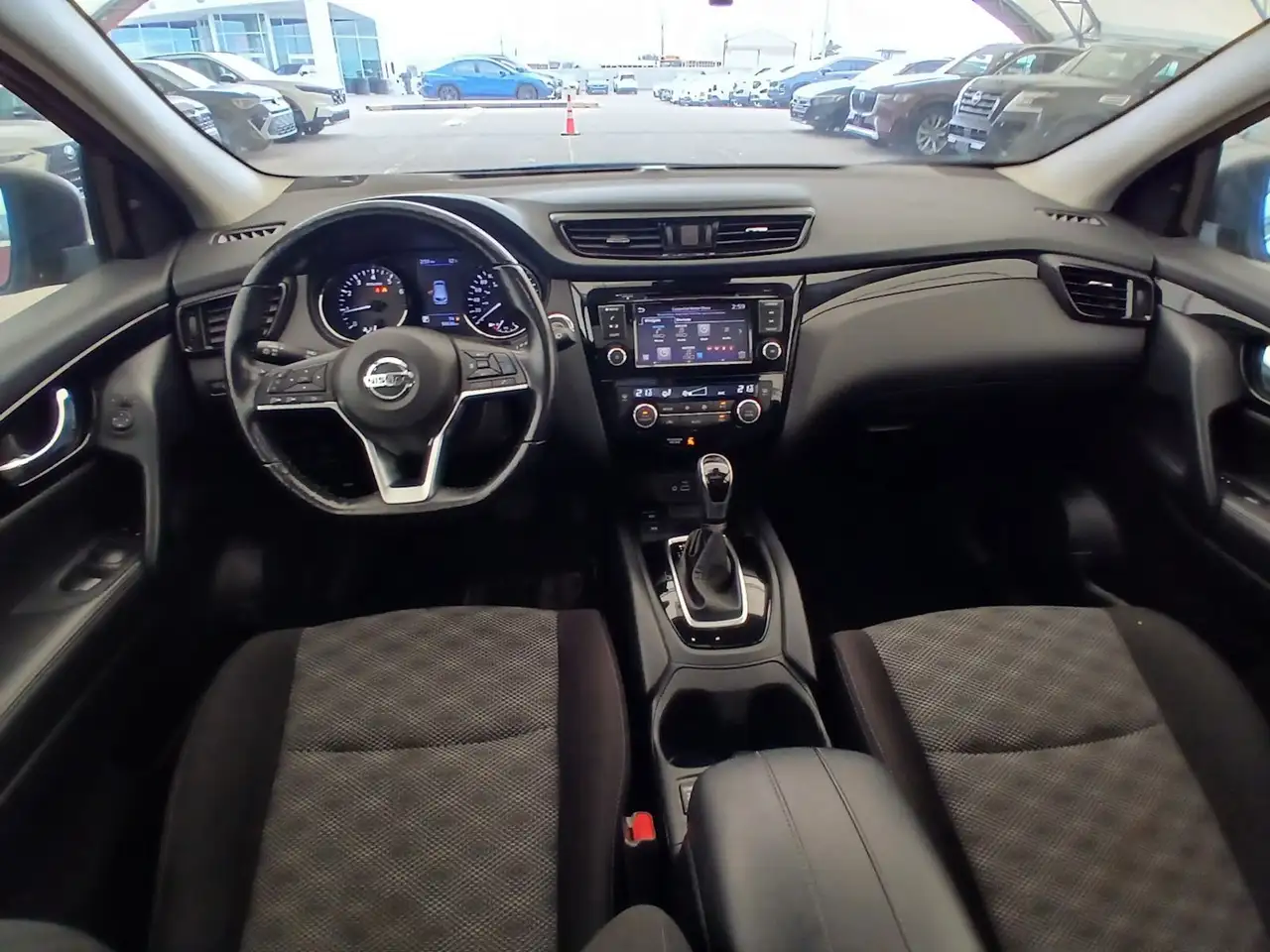 Nissan Qashqai снимка Nissan Qashqai